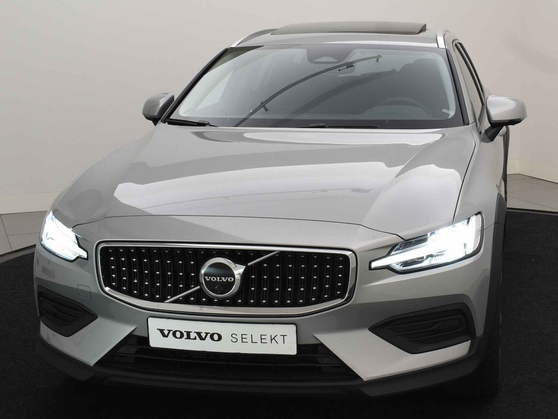 Volvo V60 Cross Country B5 AUT(8) PLUS BRIGHT SCHUIFDAK ACC BLIS KEYLESS 360GR CAM - 39/39