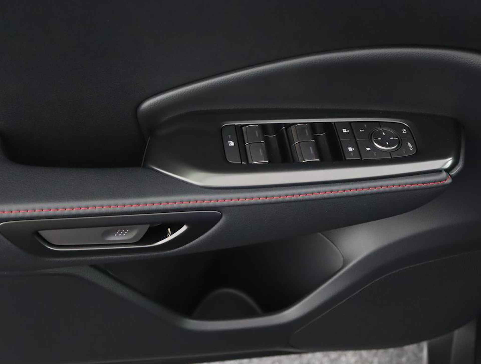 Lexus LBX Emotion 2WD | Advanced Pack | Mark Levinson | Head-Up Display - 27/50