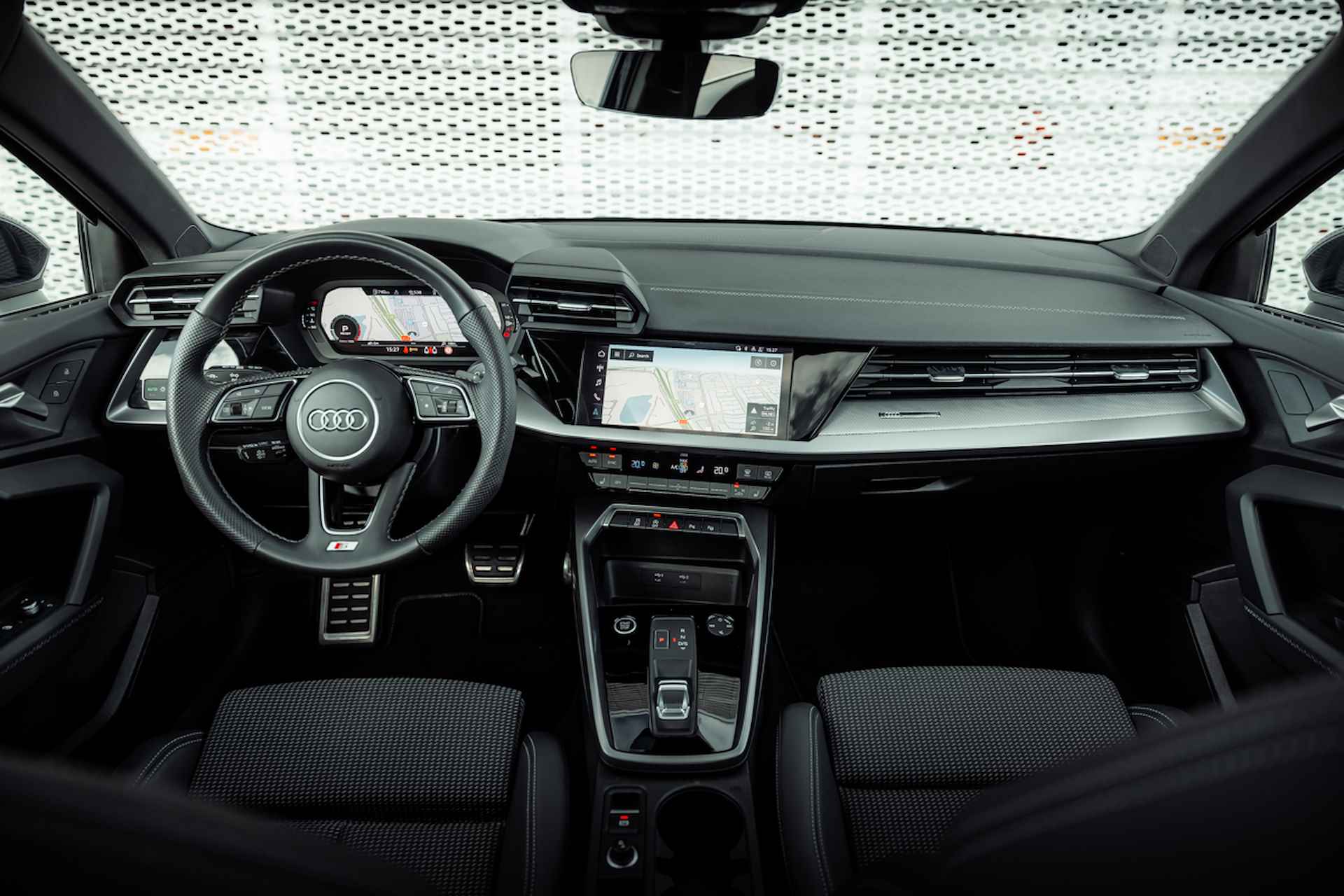 Audi A3 Limousine 35 TFSI 150pk s-tronic S edition | Panoramadak | Stoelverwarming | Parkeerassistent - 17/33