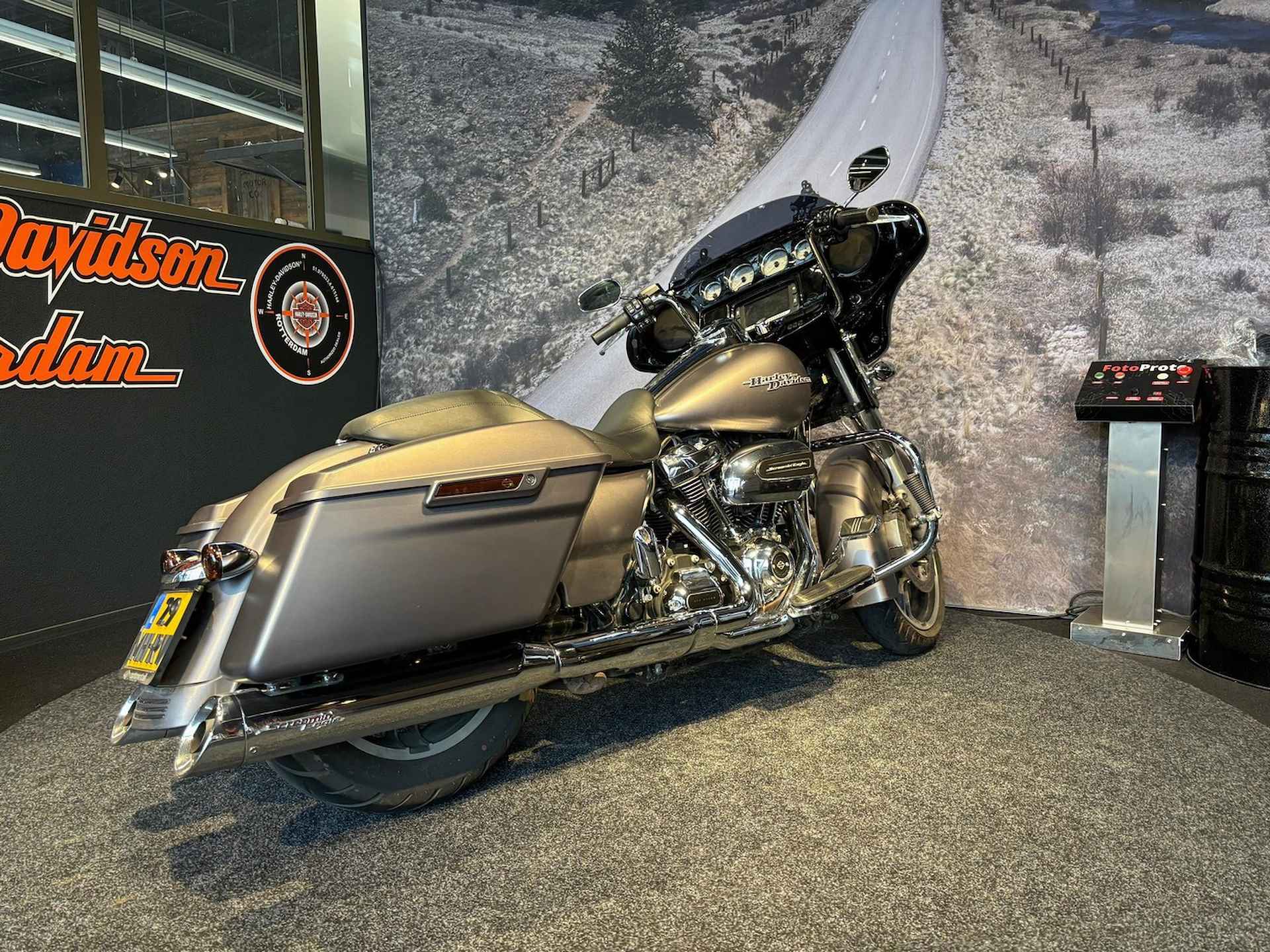 Harley-Davidson FLHXS STREET GLIDE SPECIAL - 4/10