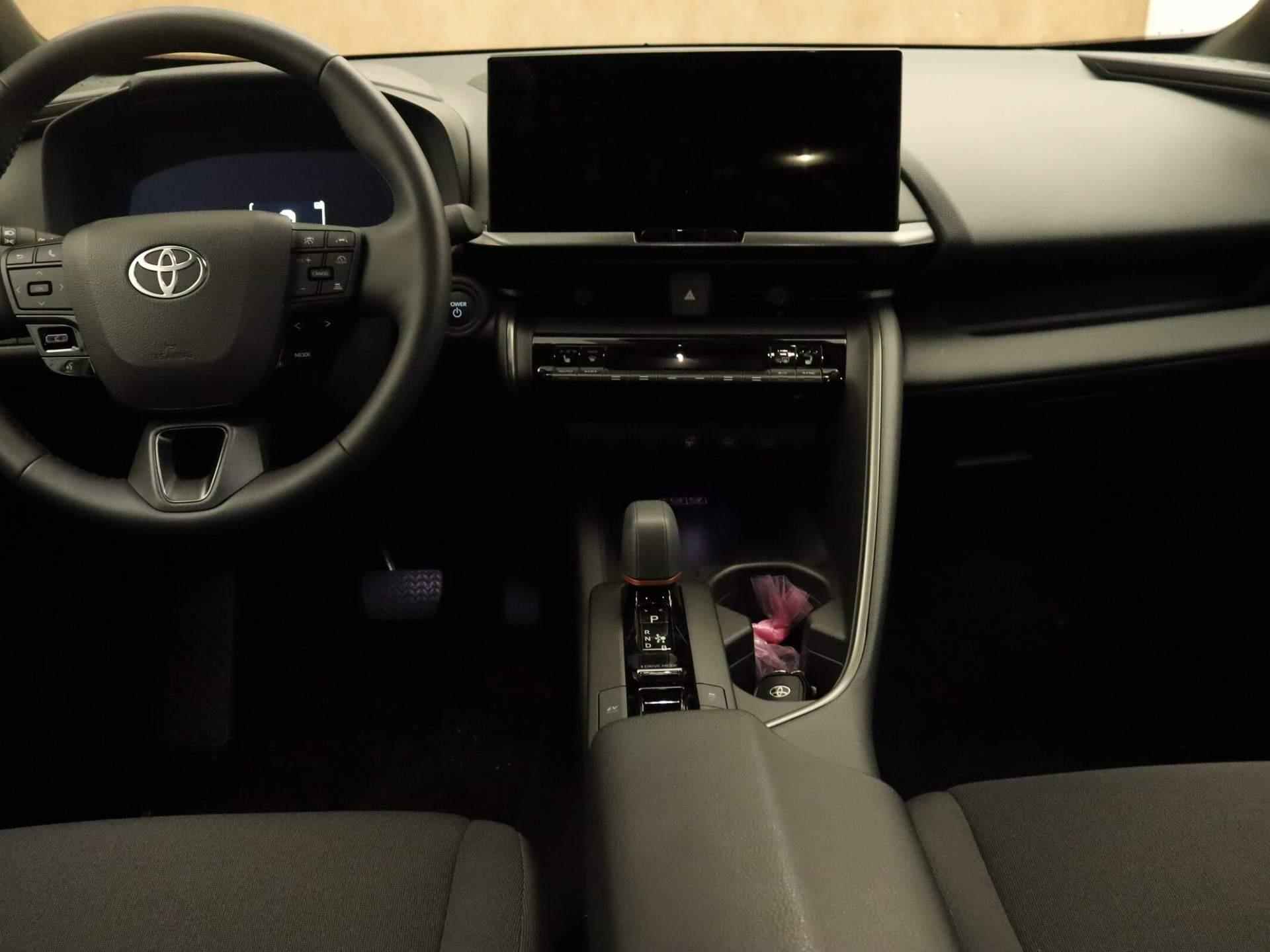 Toyota C-HR Hybrid 140 First Edition DIRECT UIT VOORRAAD LEVERBAAR! - STOEL EN STUURVERWARMING - AUTOMATISCHE ACHTERKLEP - DRAADLOZE TELEFOONLADER - 4/35