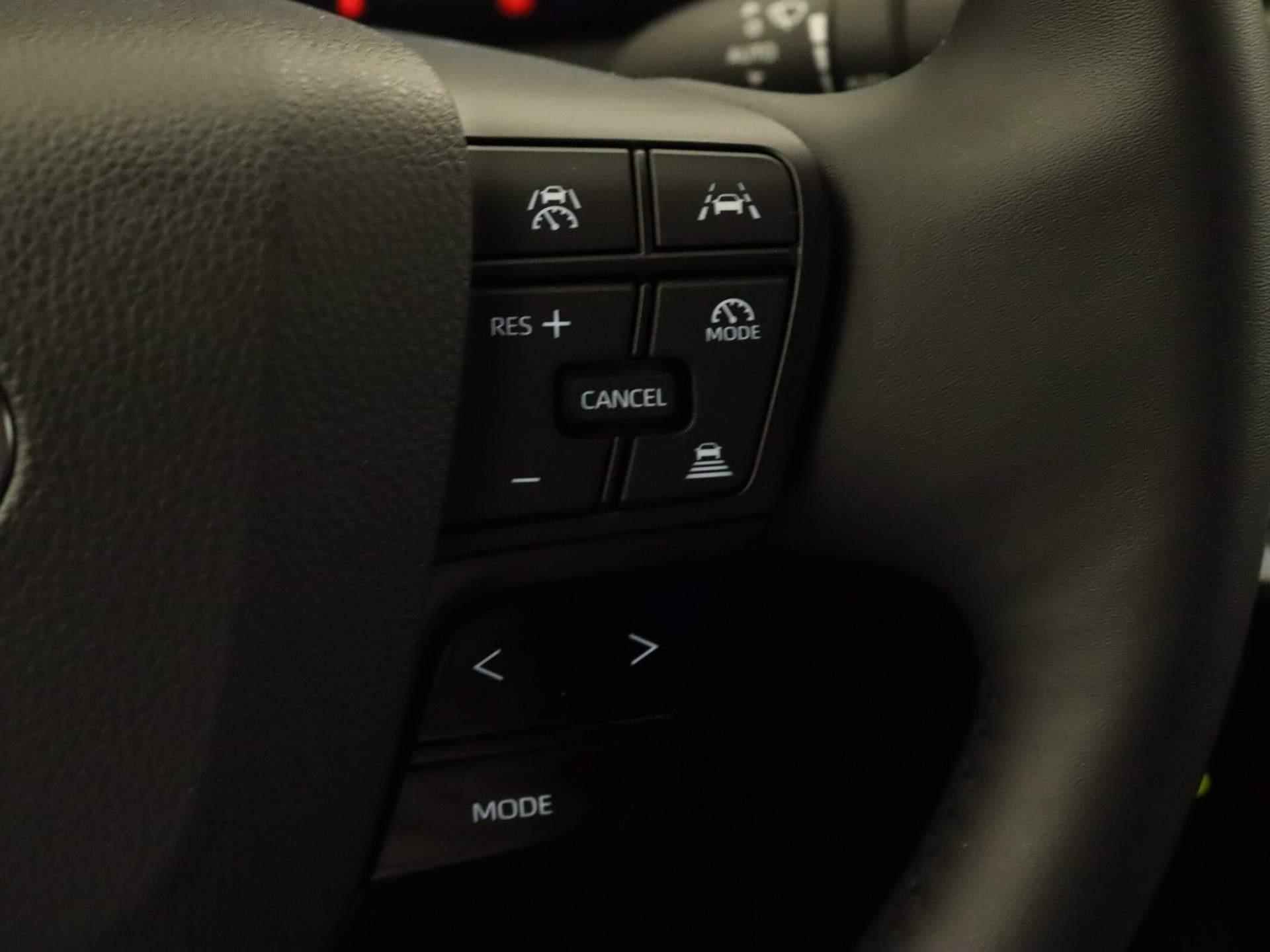 Toyota C-HR Hybrid 140 First Edition DIRECT UIT VOORRAAD LEVERBAAR! - STOEL EN STUURVERWARMING - AUTOMATISCHE ACHTERKLEP - DRAADLOZE TELEFOONLADER - 23/35