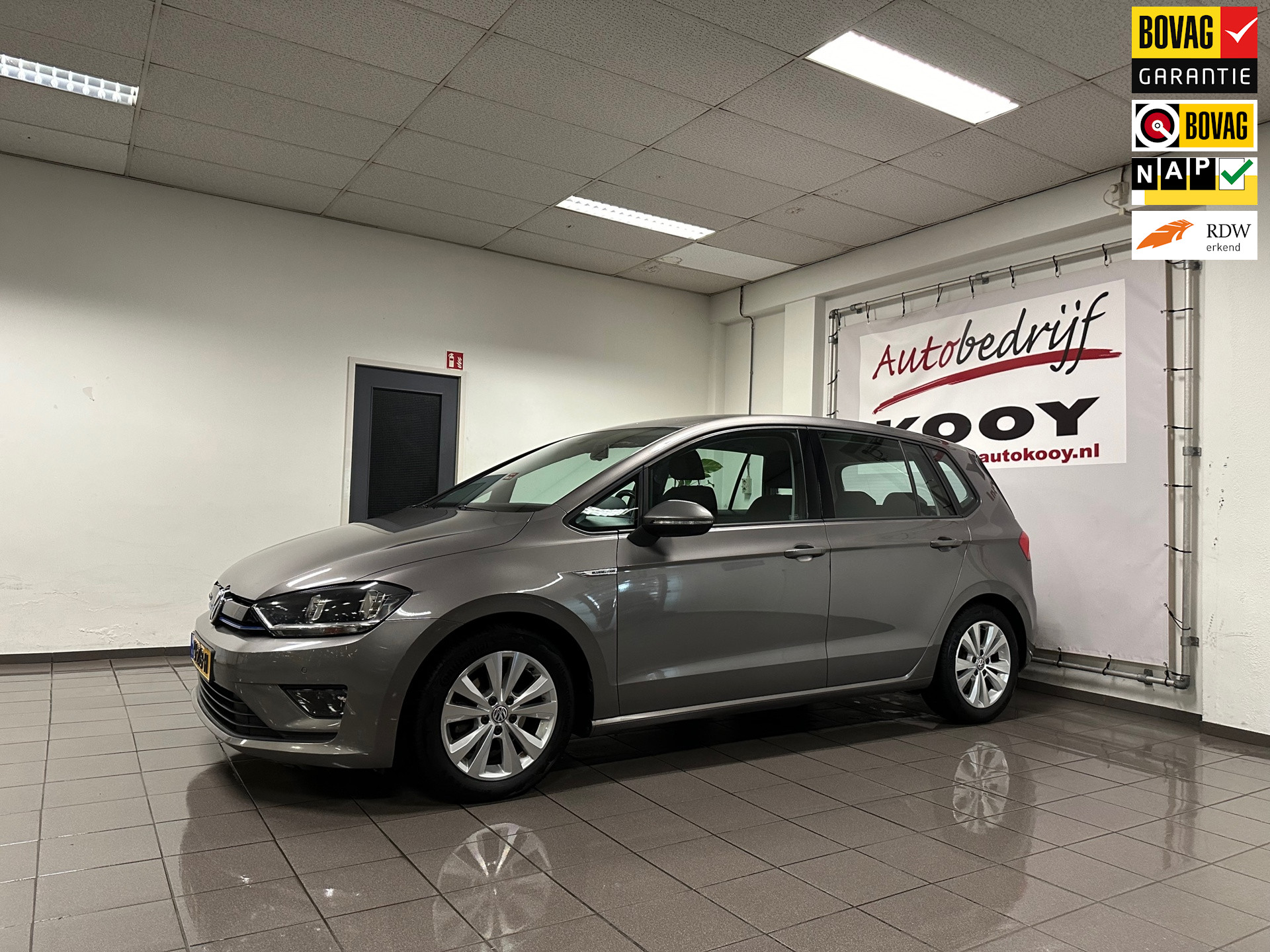 Volkswagen Golf Sportsvan 1.0 TSI Connected Series * Automaat / Camera / Navigatie / Trekhaak / NL Auto *