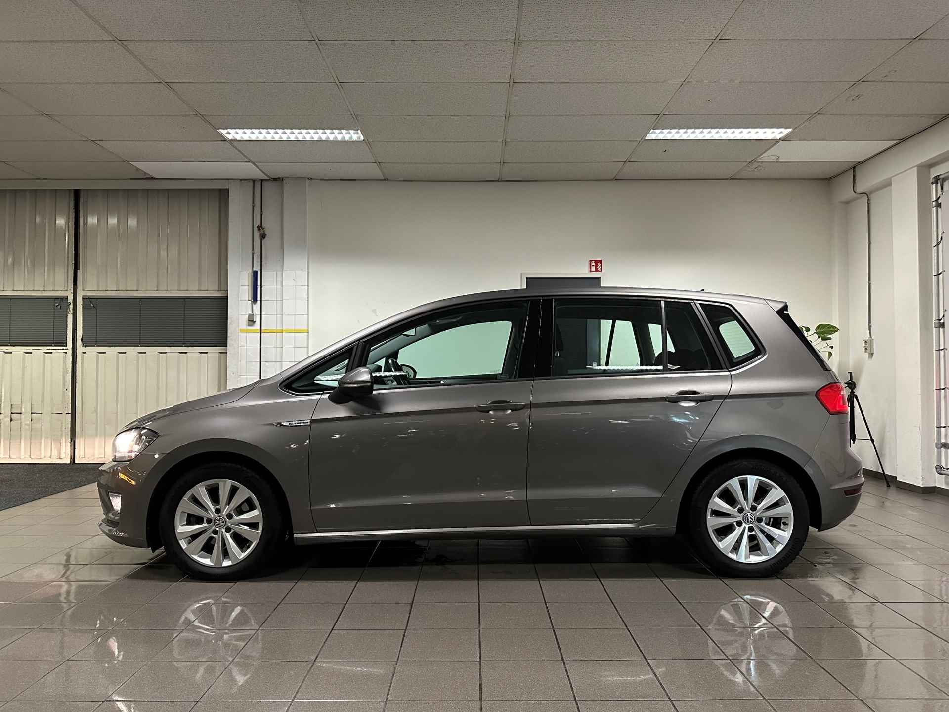 Volkswagen Golf Sportsvan 1.0 TSI Connected Series * Automaat / Camera / Navigatie / Trekhaak / NL Auto * - 2/23