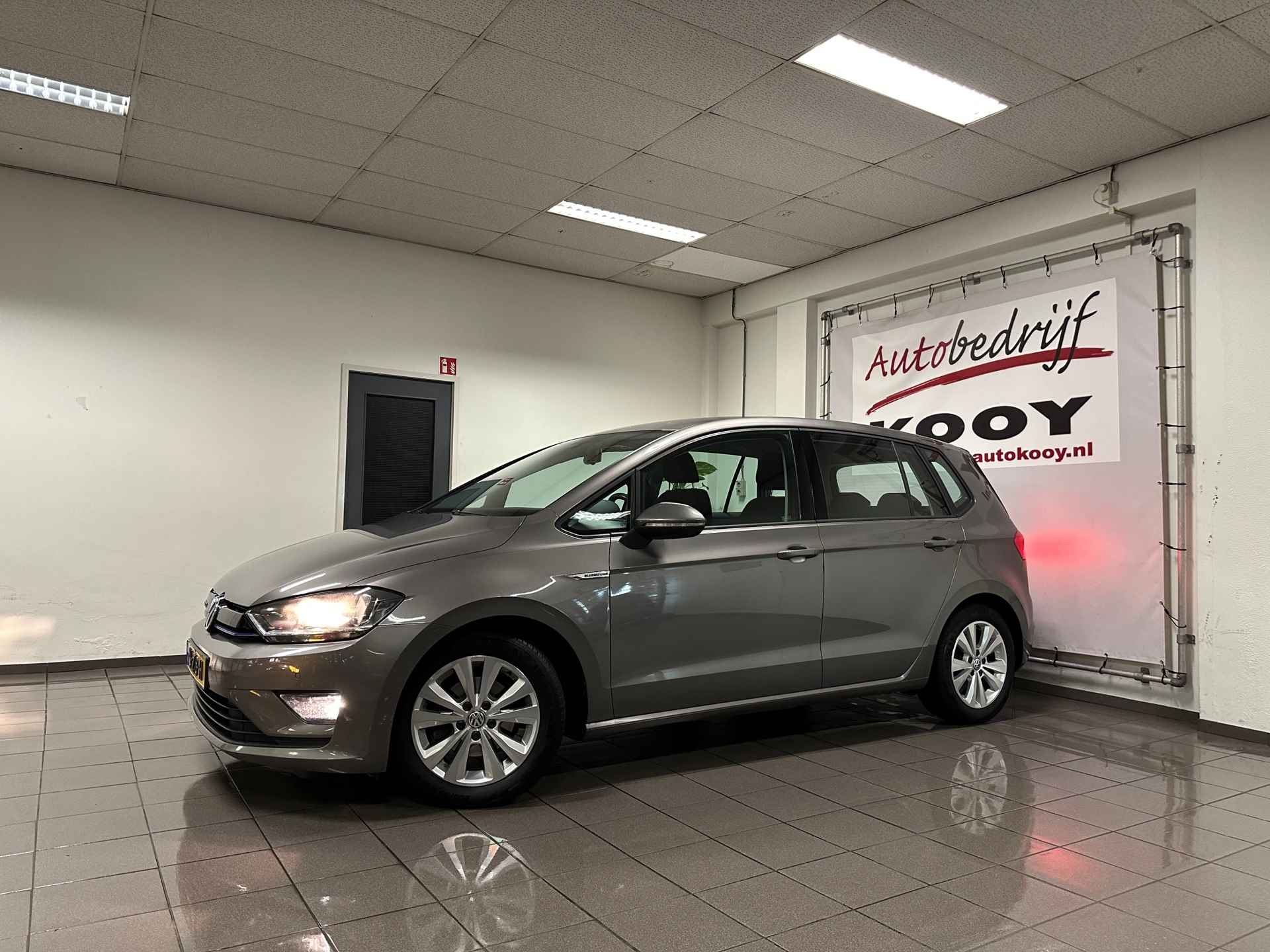 Volkswagen Golf Sportsvan 1.0 TSI Connected Series * Automaat / Camera / Navigatie / Trekhaak / NL Auto * - 9/23