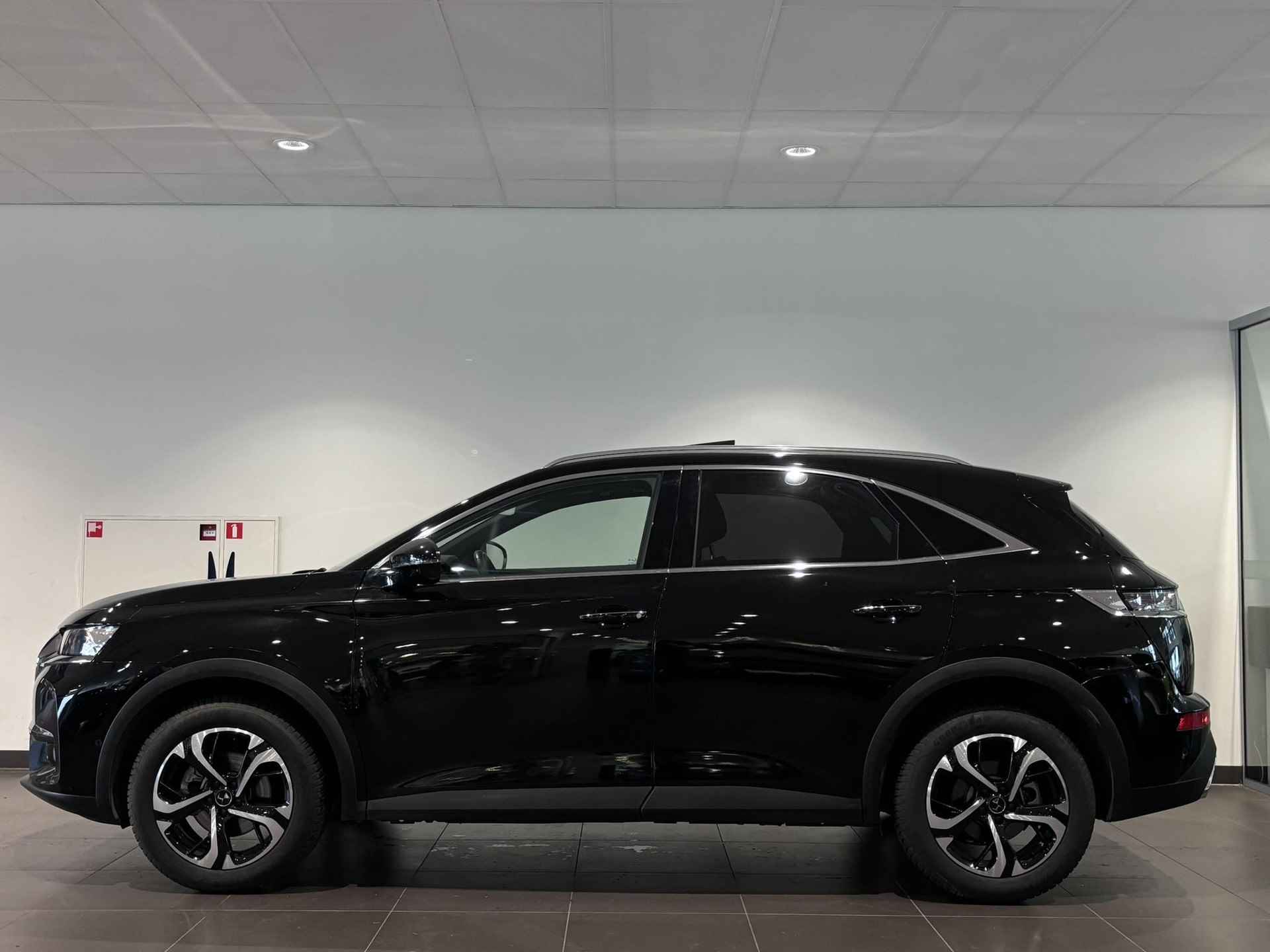 DS DS 7 Crossback SUV Grand Chic Rivoli 1.6 PureTech 180pk EAT8 AUTOMAAT | NIGHTVISION | SCHUIF/KANTELDAK | HANDSFREE A.KLEP | 360° CAMERA | STOELVERW. | RIVOLI ZWART LEDER - 10/83