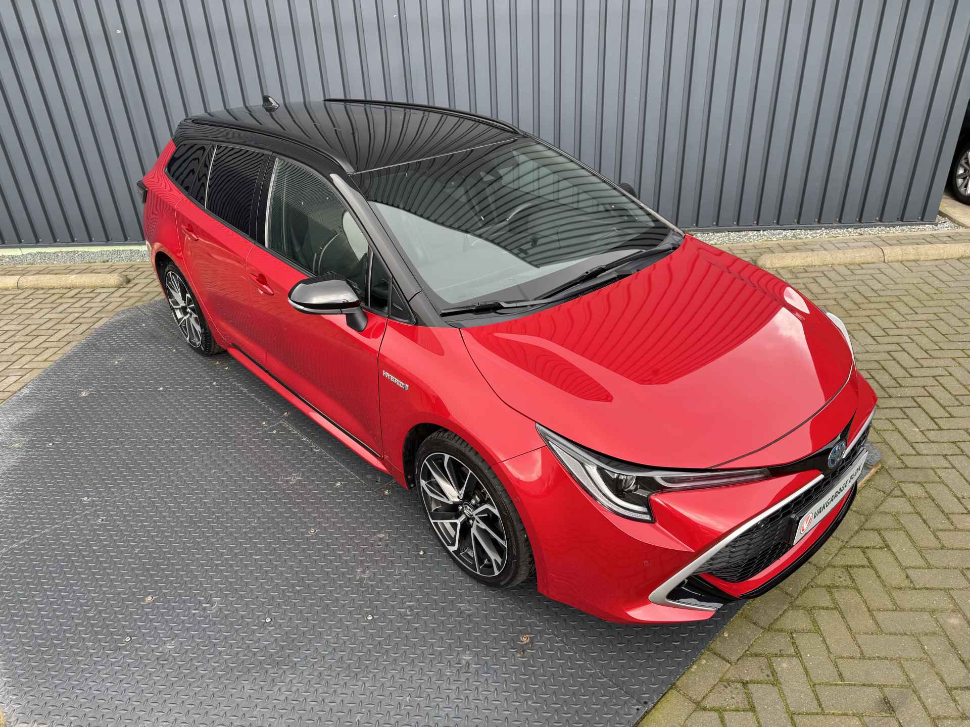 Toyota Corolla Touring Sports 2.0 Hybrid Executive / Bi tone | JBL | Head-up display | Elektrische achterklep | Sport stoelen | Rijklaar!! - 8/38