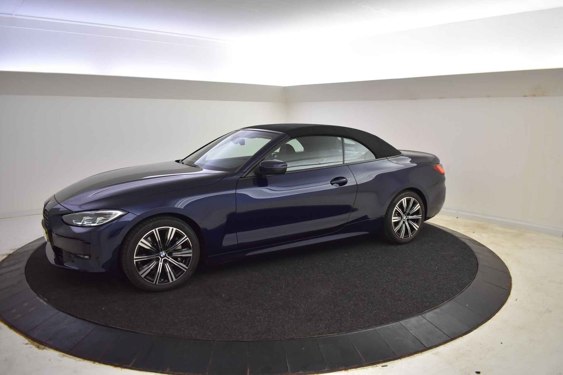 BMW 4 Serie Cabrio 430i High Executive Automaat / LED / Live Cockpit Professional / Stoelverwarming / Leder / Parking Assistant - 49/52