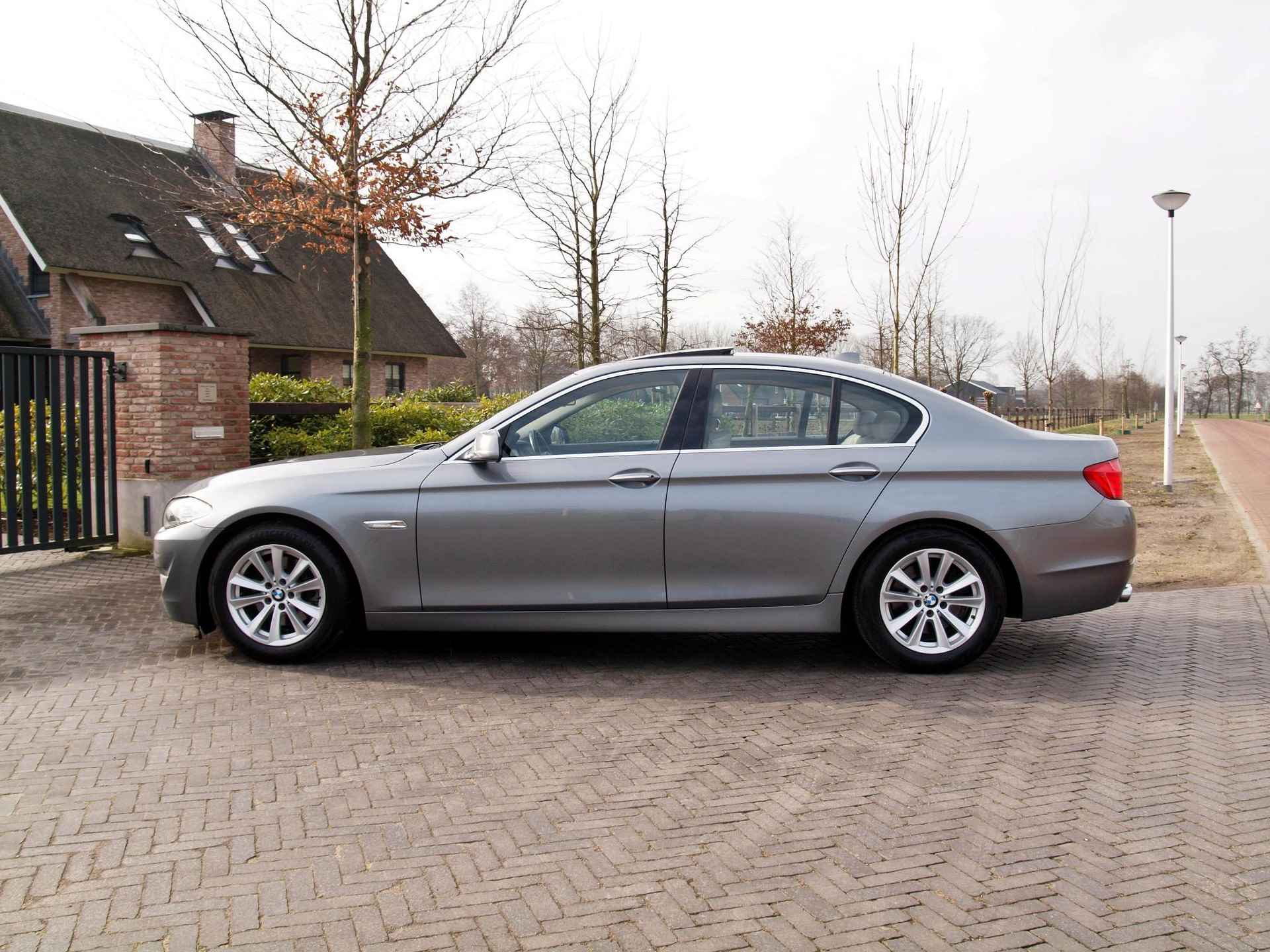 BMW 5-serie 523i High Executive | Schuifdak | Trekhaak | Cruise Control | Leer | - 7/33