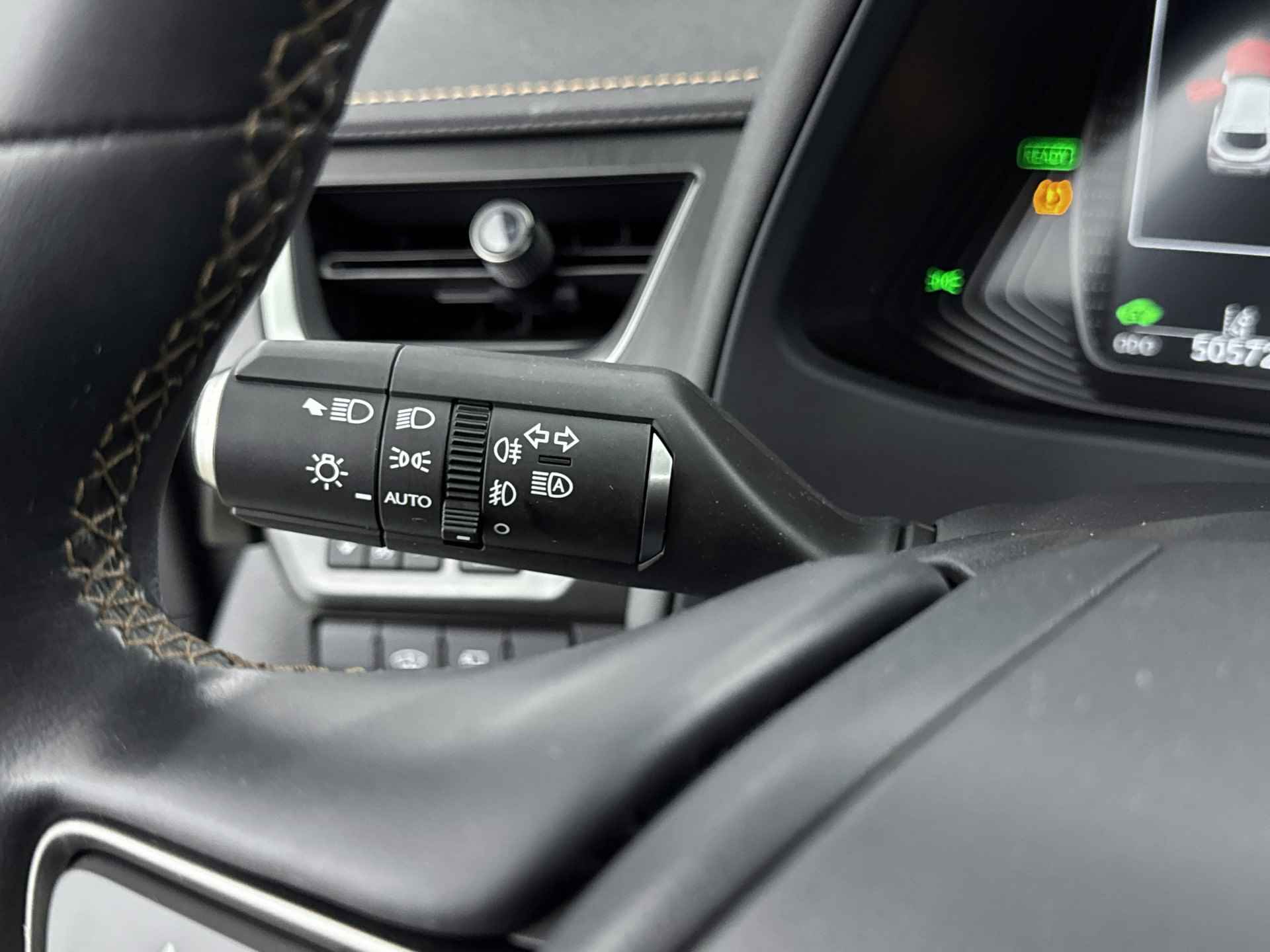 Lexus UX 250h Executive Line Limited | Schuifdak | Mark Levinson | Stoel en stuurwiel verwarmd | Leder | Navigatie | LM velgen | - 23/41