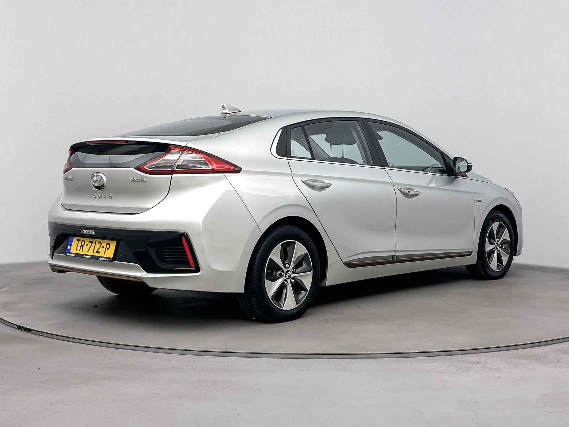 Hyundai IONIQ Premium EV | € 2.000,- subsidie mogelijk! | Leder | Navigatie | Camera | Keyless - 3/35