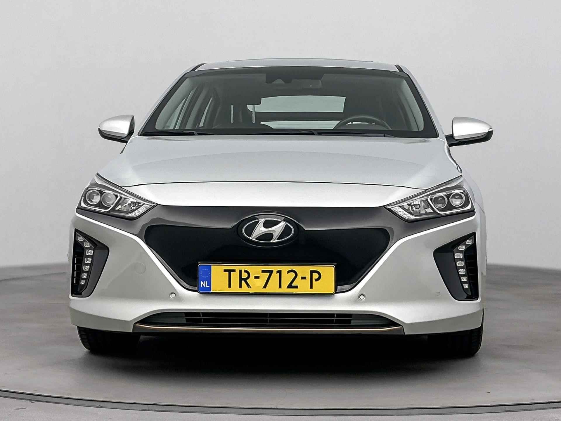 Hyundai IONIQ Premium EV | € 2.000,- subsidie mogelijk! | Leder | Navigatie | Camera | Keyless - 6/35