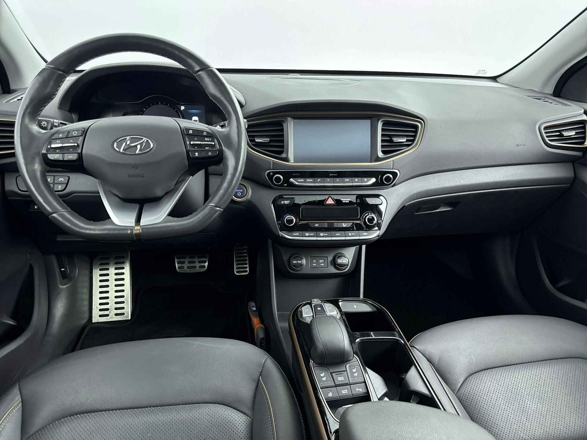 Hyundai IONIQ Premium EV | € 2.000,- subsidie mogelijk! | Leder | Navigatie | Camera | Keyless - 12/35