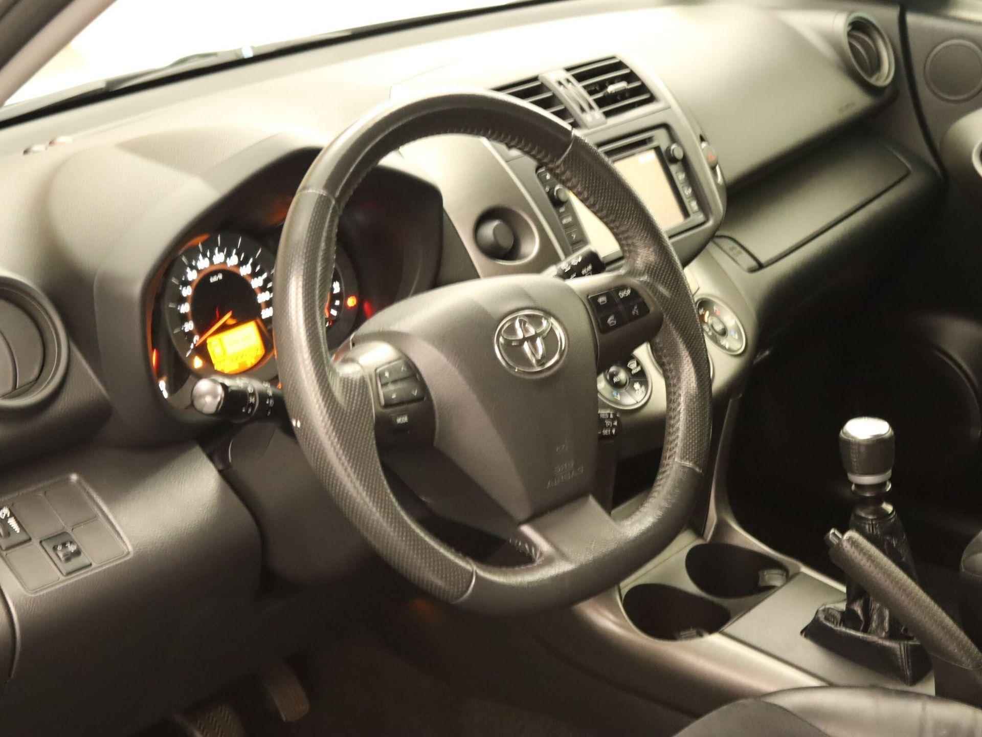 Toyota RAV4 2.0 VVTi X-Style 2WD - ORIGINEEL NEDERLANDSE AUTO- AFNEEMBARE TREKHAAK (2.000 KG GEREMD TREKGEWICHT) - NAVIGATIE - STOELVERWARMING - KEYLESS ENTRY & START - CRUISE CONTROL - 3/38