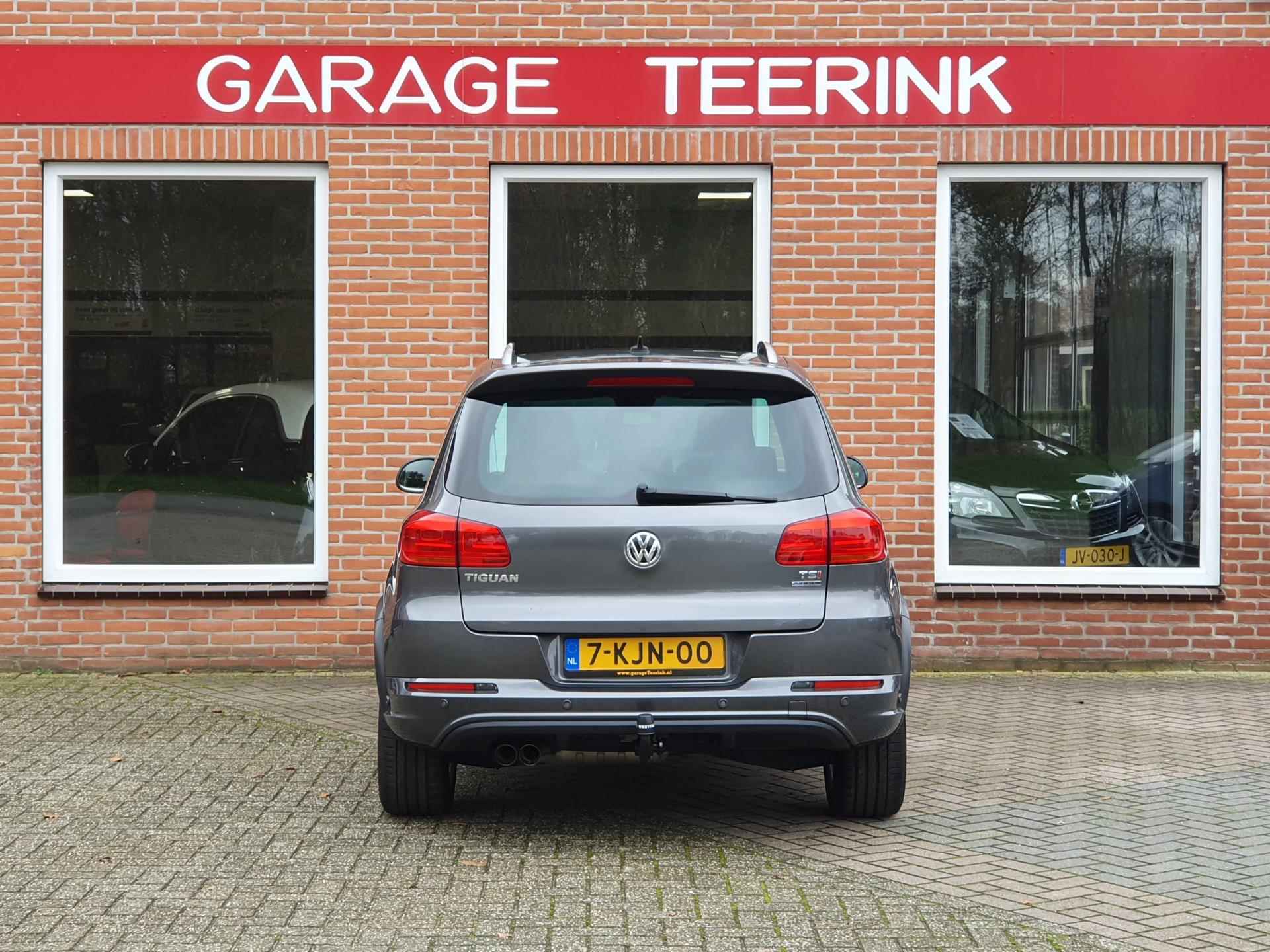 Volkswagen Tiguan 1.4 TSI Sport&Style R-line Edition 122PK 5drs clima, cruise, navi, xenon, trekhaak RIJKLAAR - 18/19