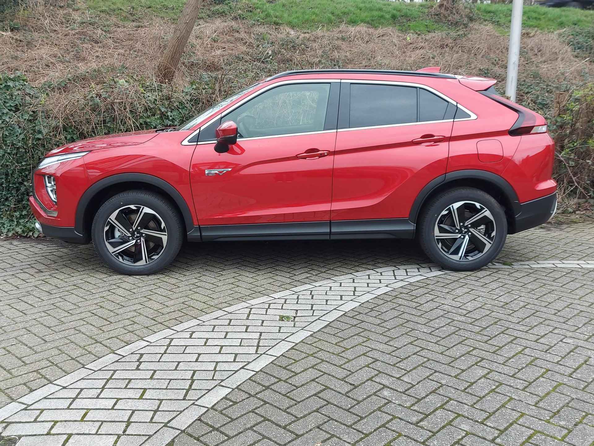 Mitsubishi Eclipse Cross 2.4 PHEV Intense+ | € 8.000,- VOORRAAD KORTING | op = op  AUTOMAAT | APPLE/ANDROID AUTO | STOELVERWARMING | CLIMATE | CRUISE | 4X4 | - 2/41