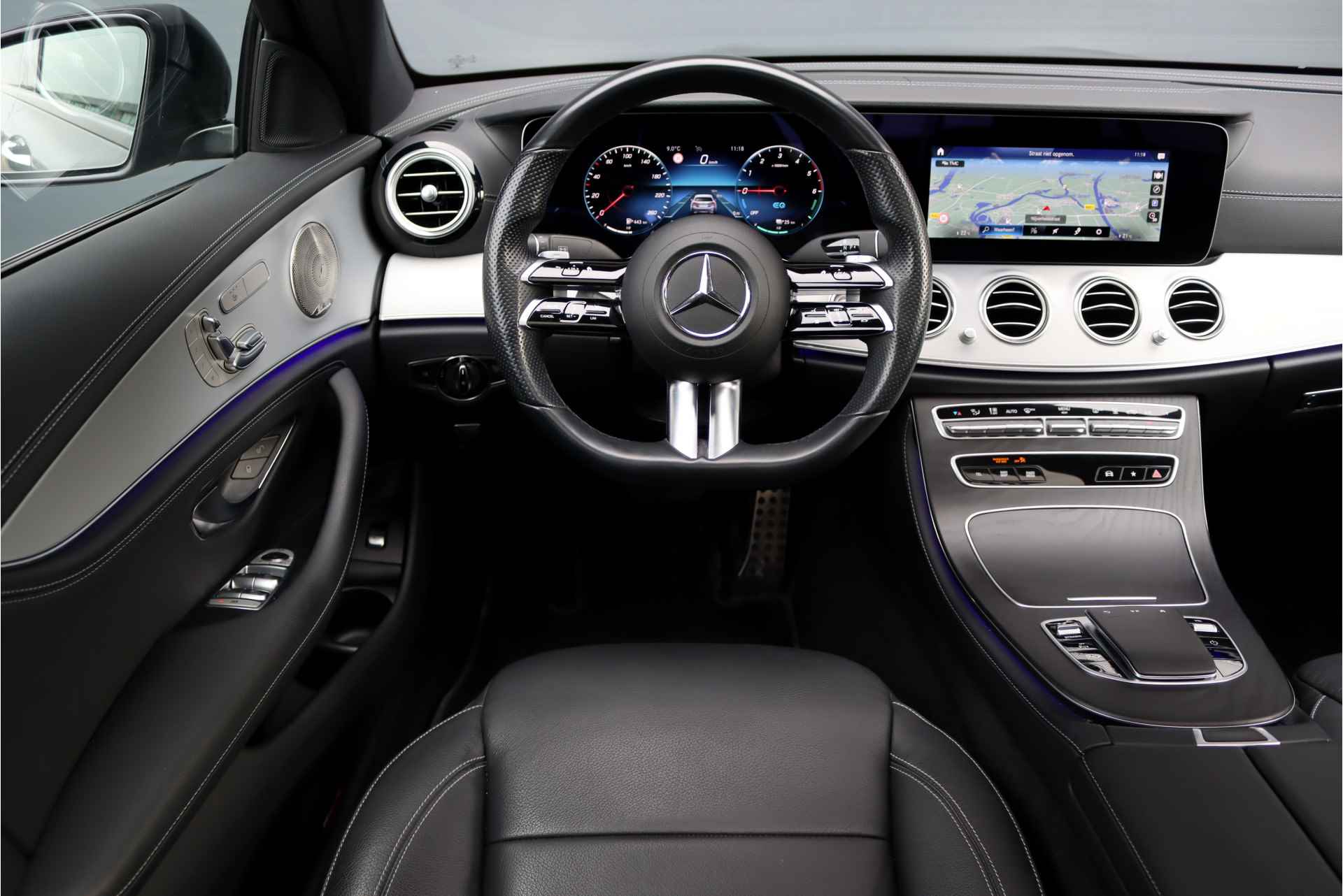 Mercedes-Benz E-Klasse 300 de Premium+ AMG Line Aut9, Panoramadak, Memory, Burmester, Trekhaak, Keyless Go, Surround Camera, Leder, Dodehoekassistent, Cruise Control, Sfeerverlichting, Etc. - 30/49
