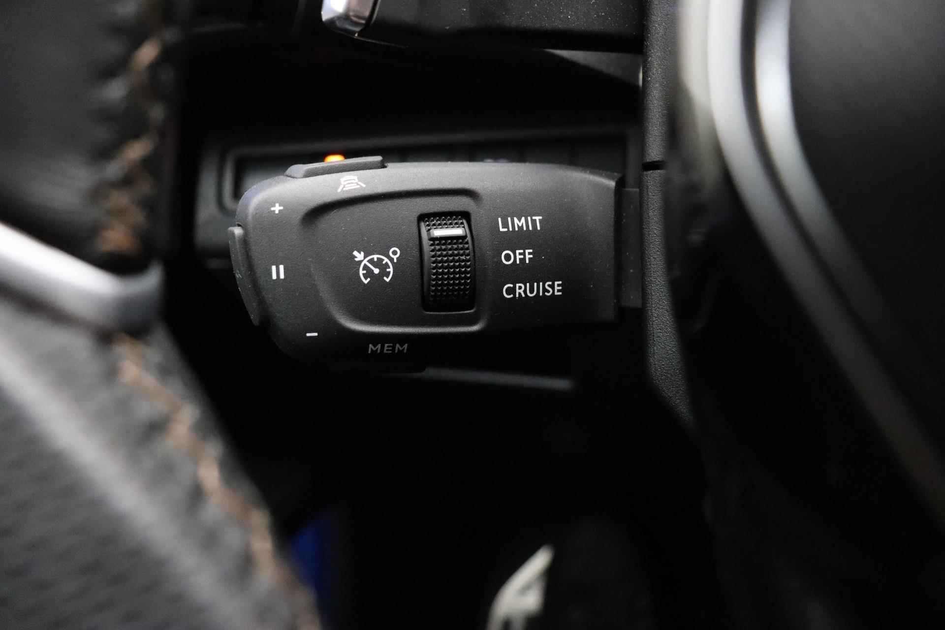 Peugeot 3008 1.6 HYbrid GT 225 PK | Automaat | Alcantara Bekleding | Black Pack | LMV | Camera | Navigatie | Draadloos Telefoon Laden | Active Cruise Control - 25/32