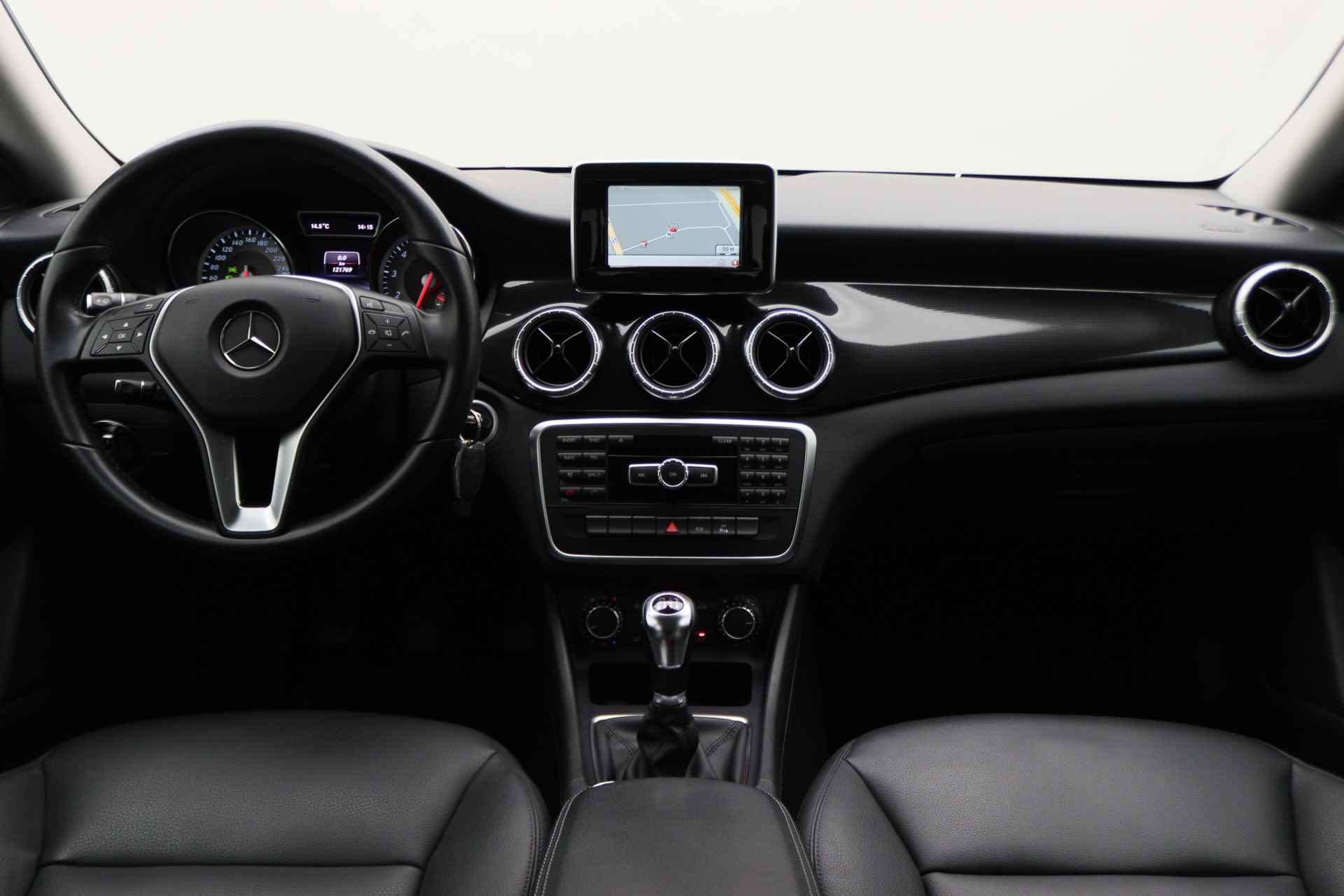 Mercedes-Benz CLA-Klasse 180 Ambition Leer, Navigatie, Bi-Xenon, Airco, Cruise, Bluetooth, PDC, Trekhaak, 16'' - 2/46