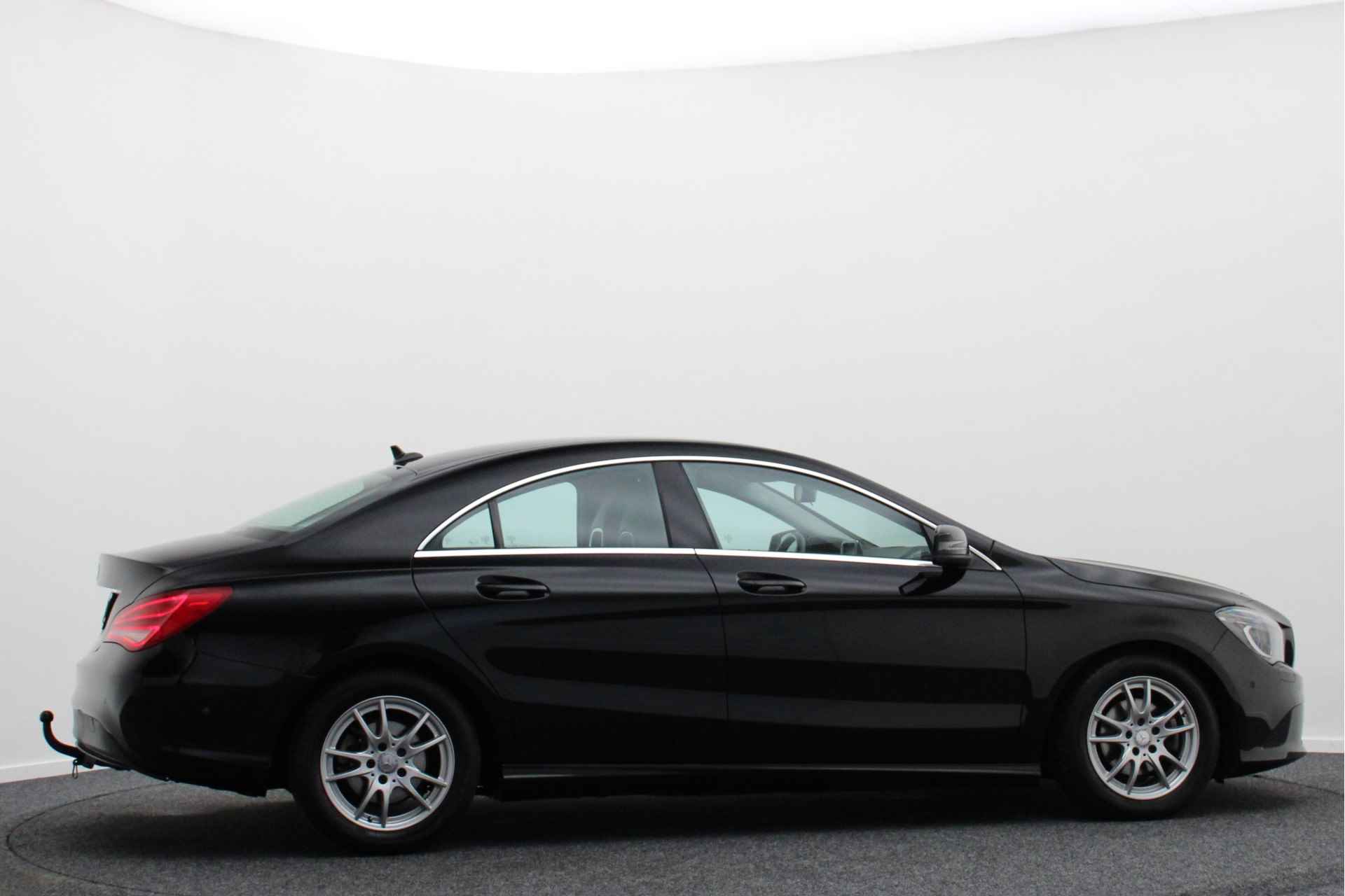 Mercedes-Benz CLA-Klasse 180 Ambition Leer, Navigatie, Bi-Xenon, Airco, Cruise, Bluetooth, PDC, Trekhaak, 16'' - 9/46