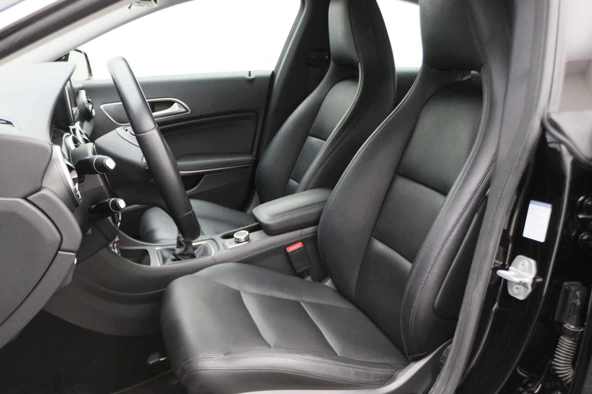 Mercedes-Benz CLA-Klasse 180 Ambition Leer, Navigatie, Bi-Xenon, Airco, Cruise, Bluetooth, PDC, Trekhaak, 16'' - 10/46