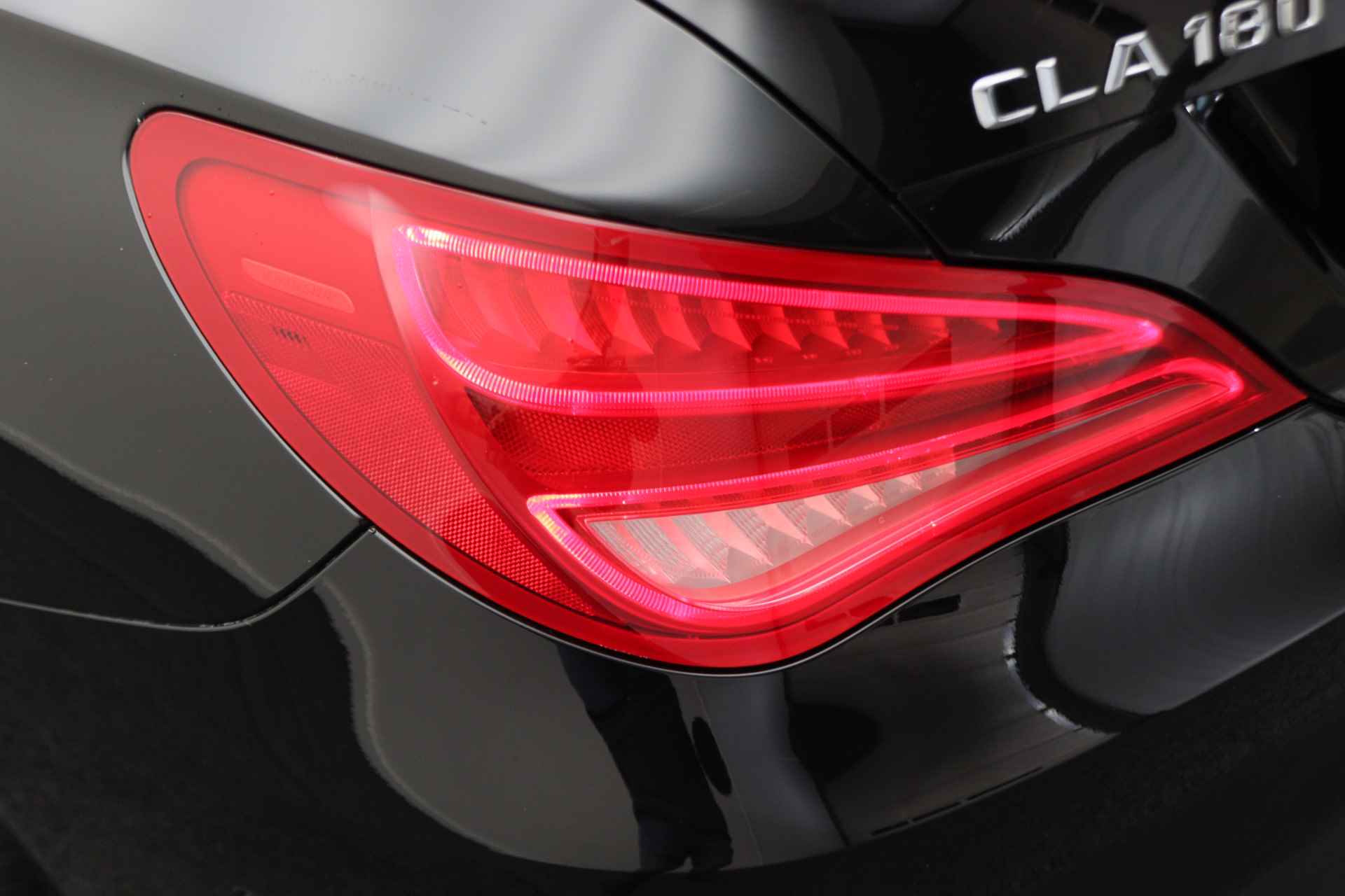 Mercedes-Benz CLA-Klasse 180 Ambition Leer, Navigatie, Bi-Xenon, Airco, Cruise, Bluetooth, PDC, Trekhaak, 16'' - 24/46