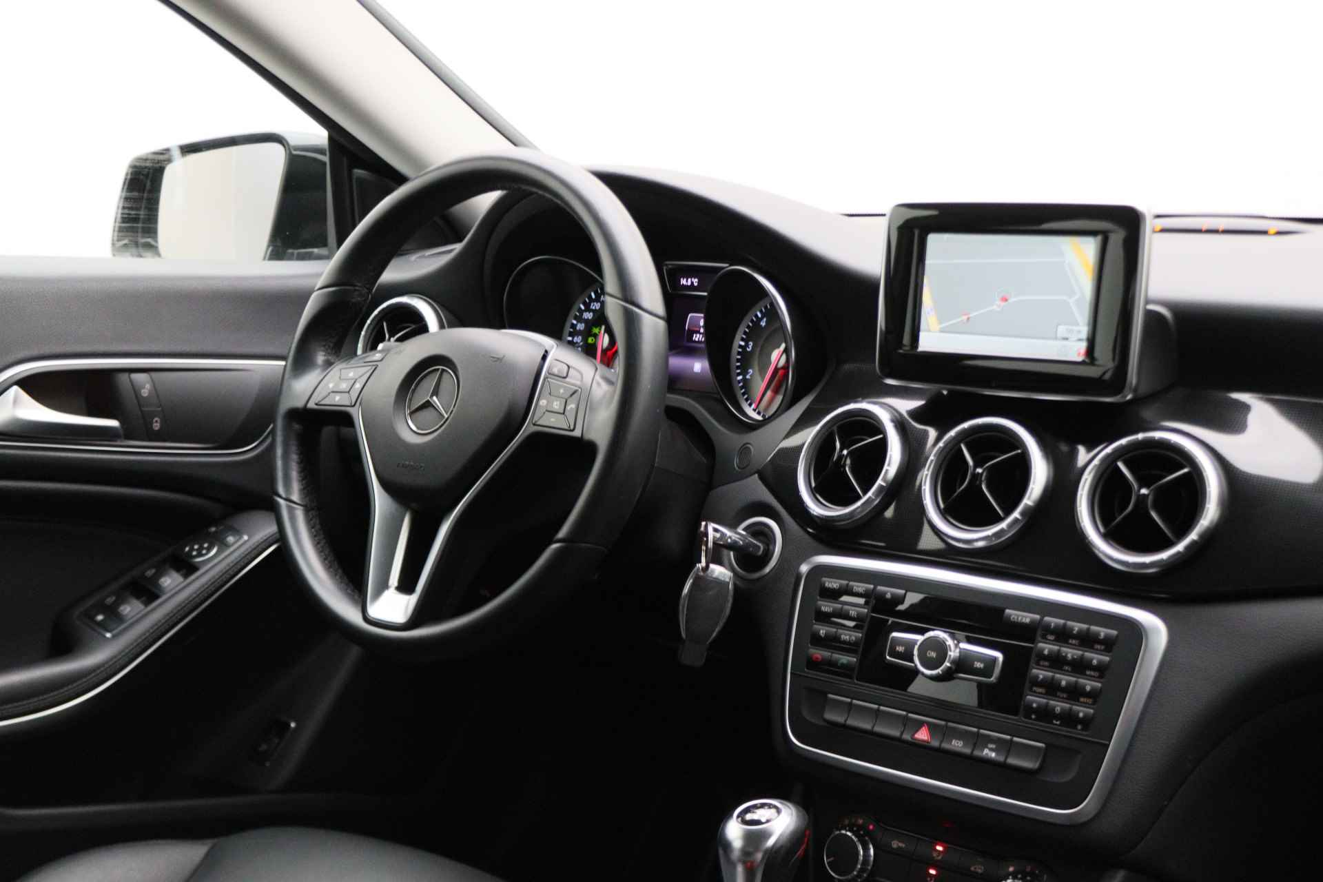 Mercedes-Benz CLA-Klasse 180 Ambition Leer, Navigatie, Bi-Xenon, Airco, Cruise, Bluetooth, PDC, Trekhaak, 16'' - 26/46