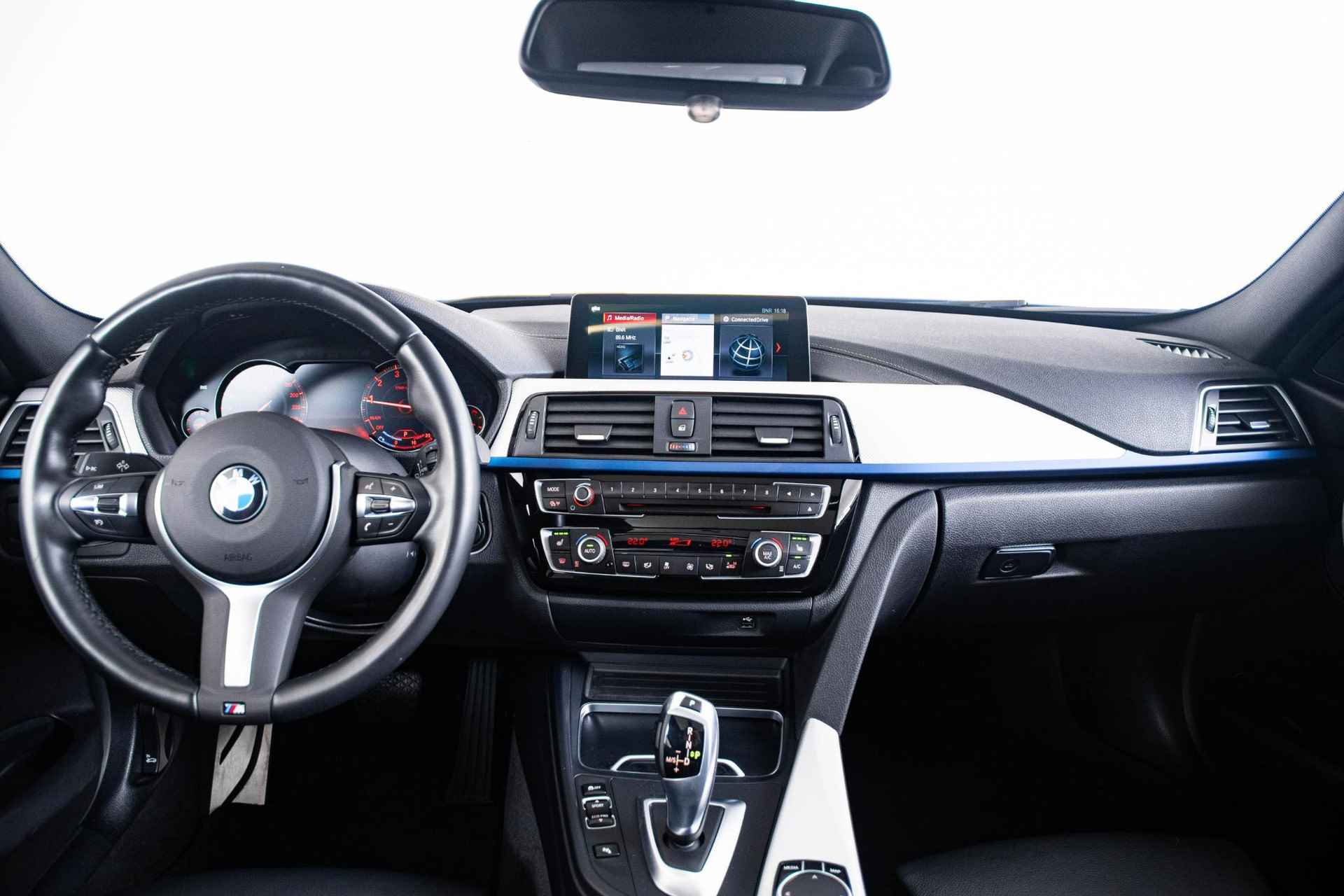 BMW 3-serie Touring 318i Edition M Sport Shadow Executive M Sport - Panoramadak - Cruise control - Park Assistant -  Regen/lichtsensor - Elektrisch verwarmde voorstoelen - HiFi - Automatisch dimmende binnenspiegel - - 4/67