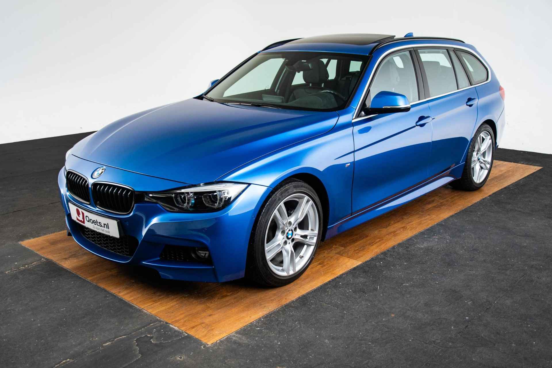 BMW 3-serie Touring 318i Edition M Sport Shadow Executive M Sport - Panoramadak - Cruise control - Park Assistant -  Regen/lichtsensor - Elektrisch verwarmde voorstoelen - HiFi - Automatisch dimmende binnenspiegel - - 50/67