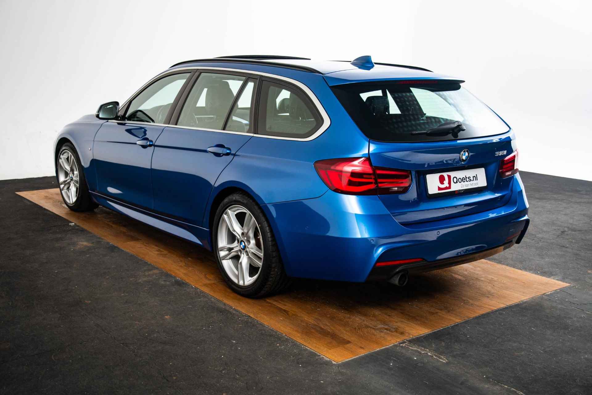 BMW 3-serie Touring 318i Edition M Sport Shadow Executive M Sport - Panoramadak - Cruise control - Park Assistant -  Regen/lichtsensor - Elektrisch verwarmde voorstoelen - HiFi - Automatisch dimmende binnenspiegel - - 65/67