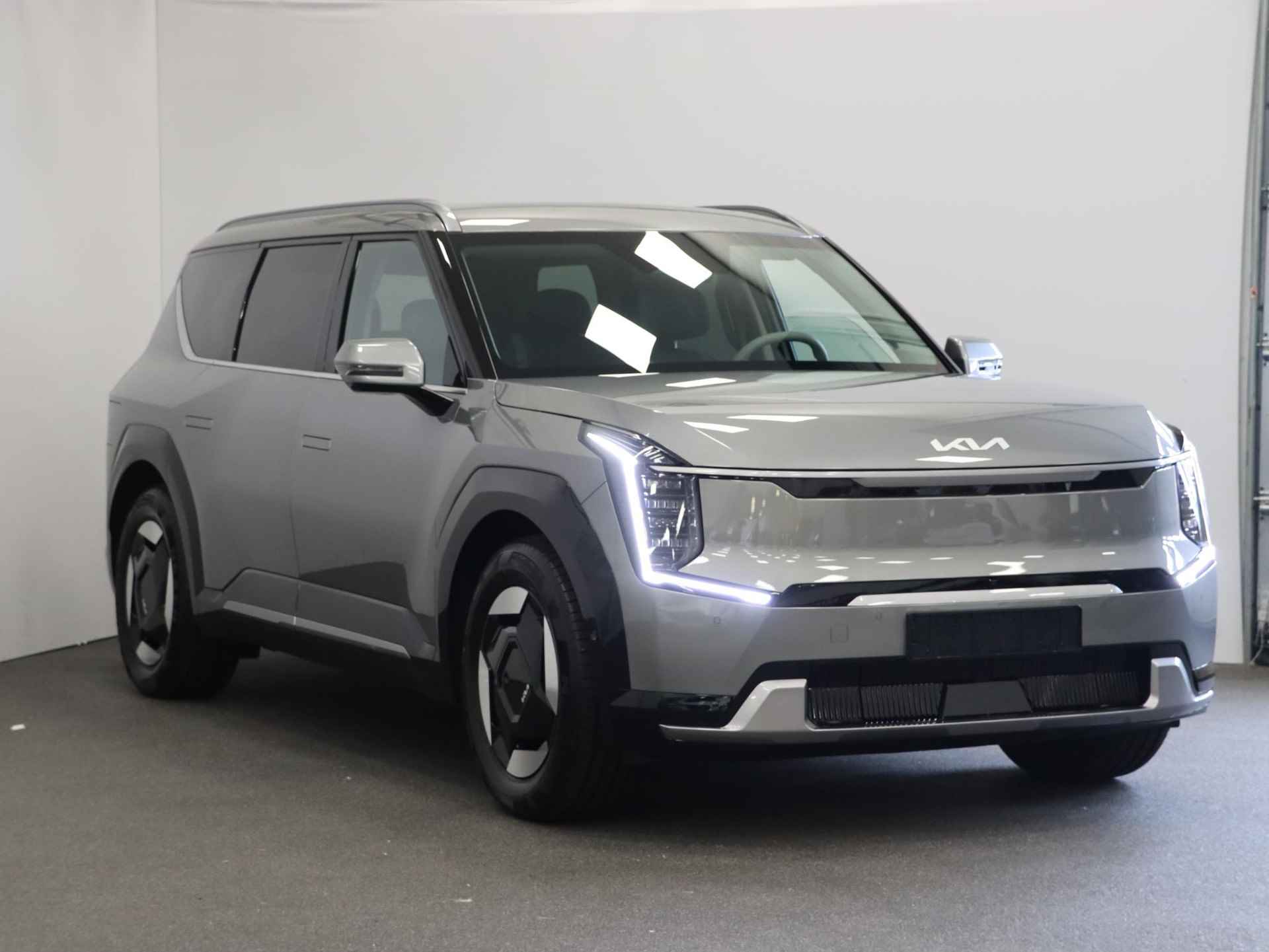 Kia EV9 Plus 99.8 kWh | Gratis laadpaal t.w.v. € 1700 + € 1700 korting | actierente 3.99% | 7-zitter |actieradius tot 563 km Sunroof |KIA LEIDERDORP : 071 760 06 00 - 4/34