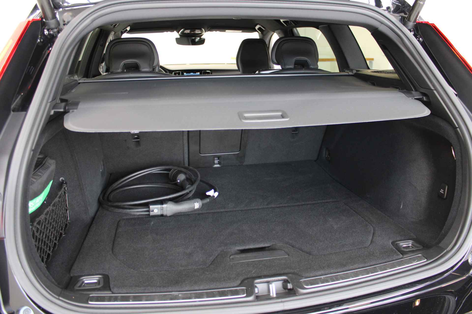 Volvo V60 T6 350PK AWD Plus Dark | Contourstoelen | 19'' | Getint Glas | Achterb verw - 48/53