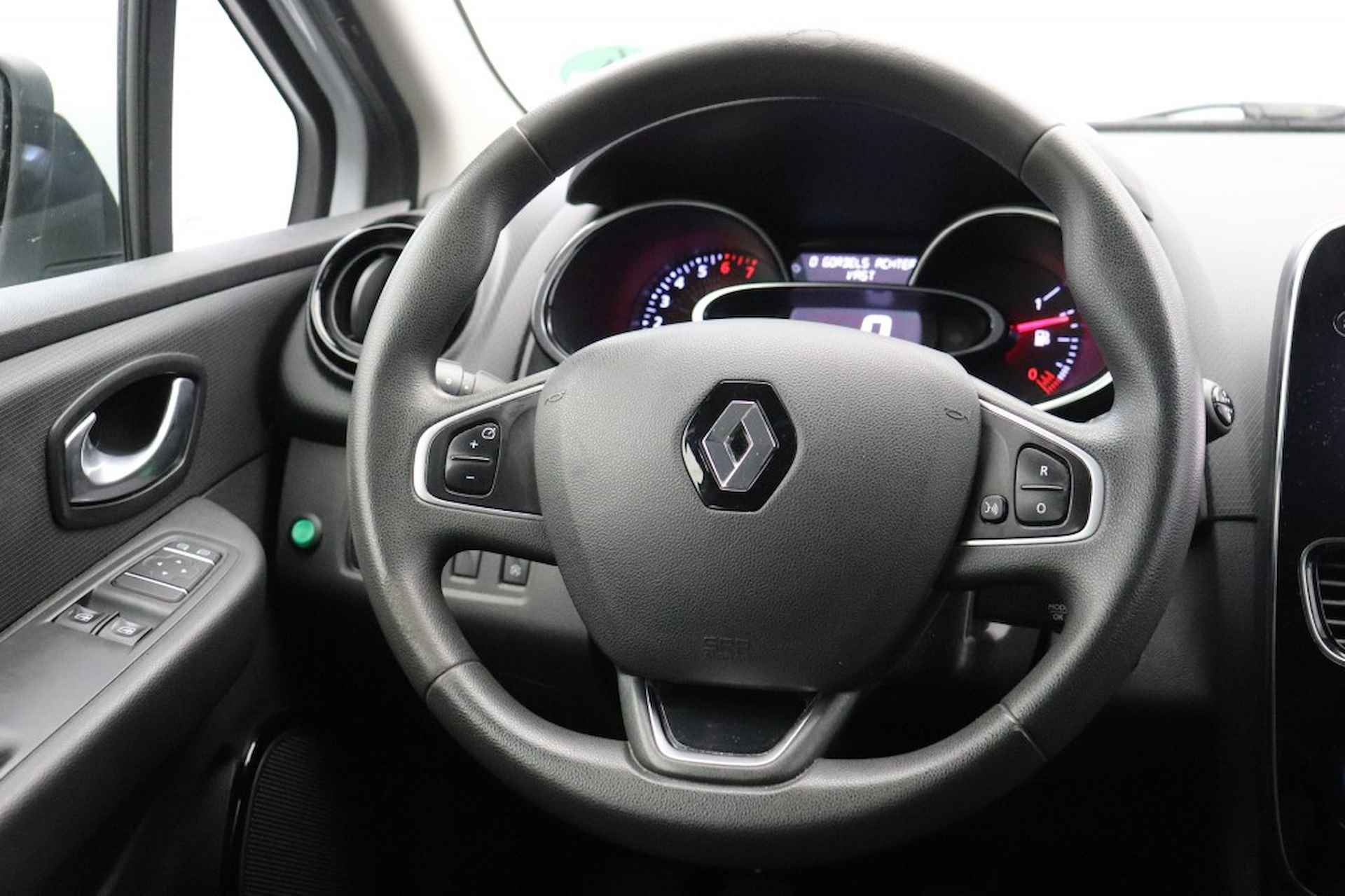 RENAULT Clio 0.9 TCe Estate Zen - Navi, CarPlay - 12/17