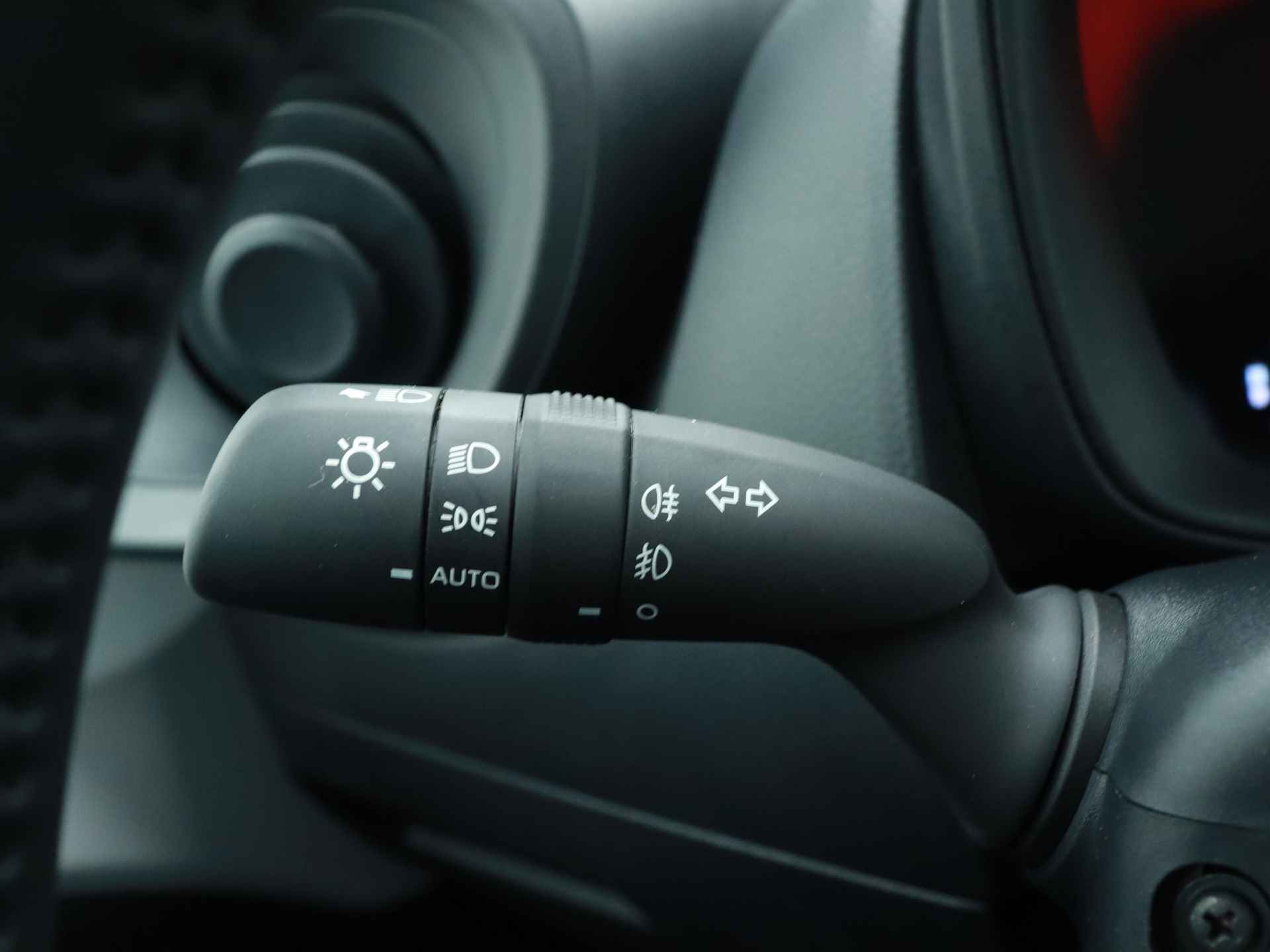 Toyota Aygo X 1.0 First Edition Limited | LED | Lichtmetalen velgen | Automatische airco | - 18/38