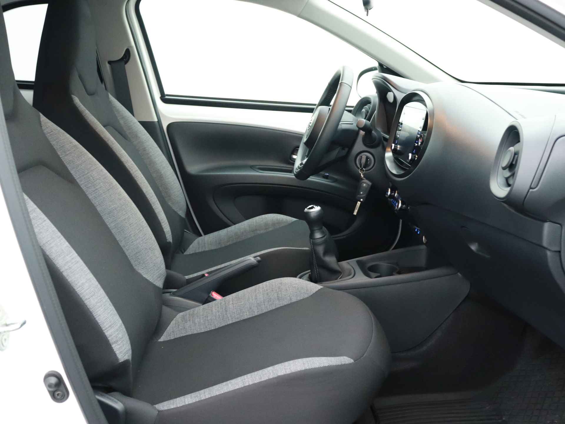 Toyota Aygo X 1.0 First Edition Limited | LED | Lichtmetalen velgen | Automatische airco | - 24/38