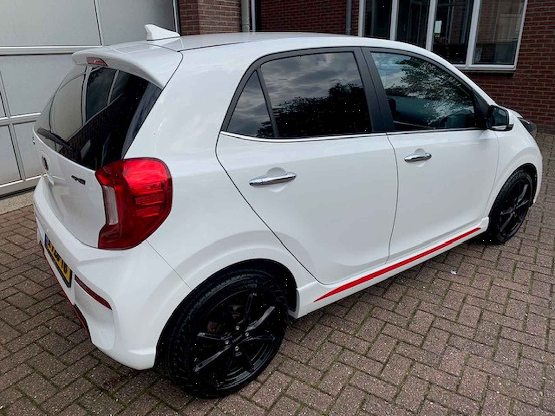 Kia Picanto 1.0 GT-Line Automaat Navigatie/ Leer / Camera - 8/24