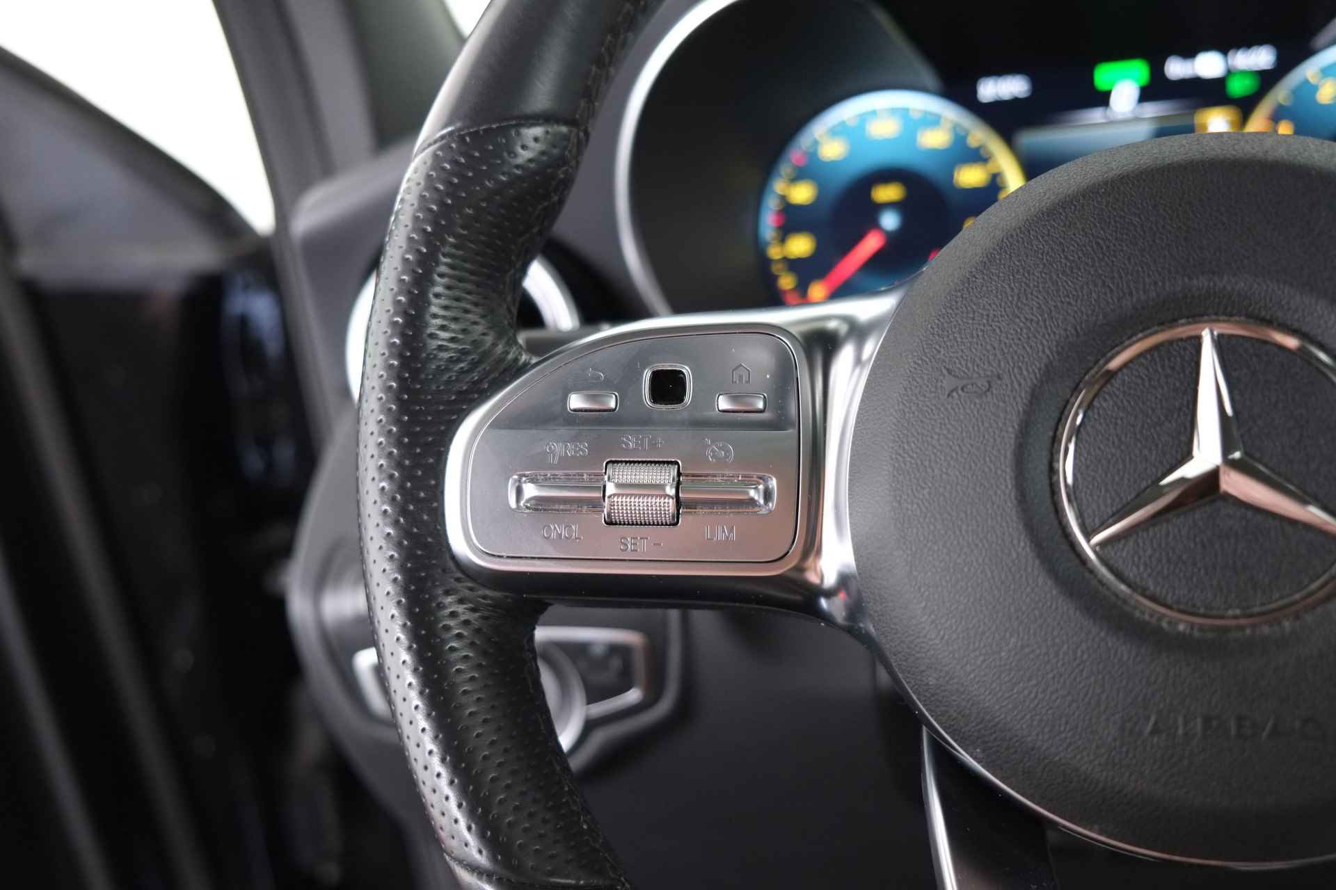Mercedes-Benz GLC 300de 4MATIC Business Solution 3x AMG Plus Panorama / Opendak / Leder / Carplay / 360 Camera - 19/34
