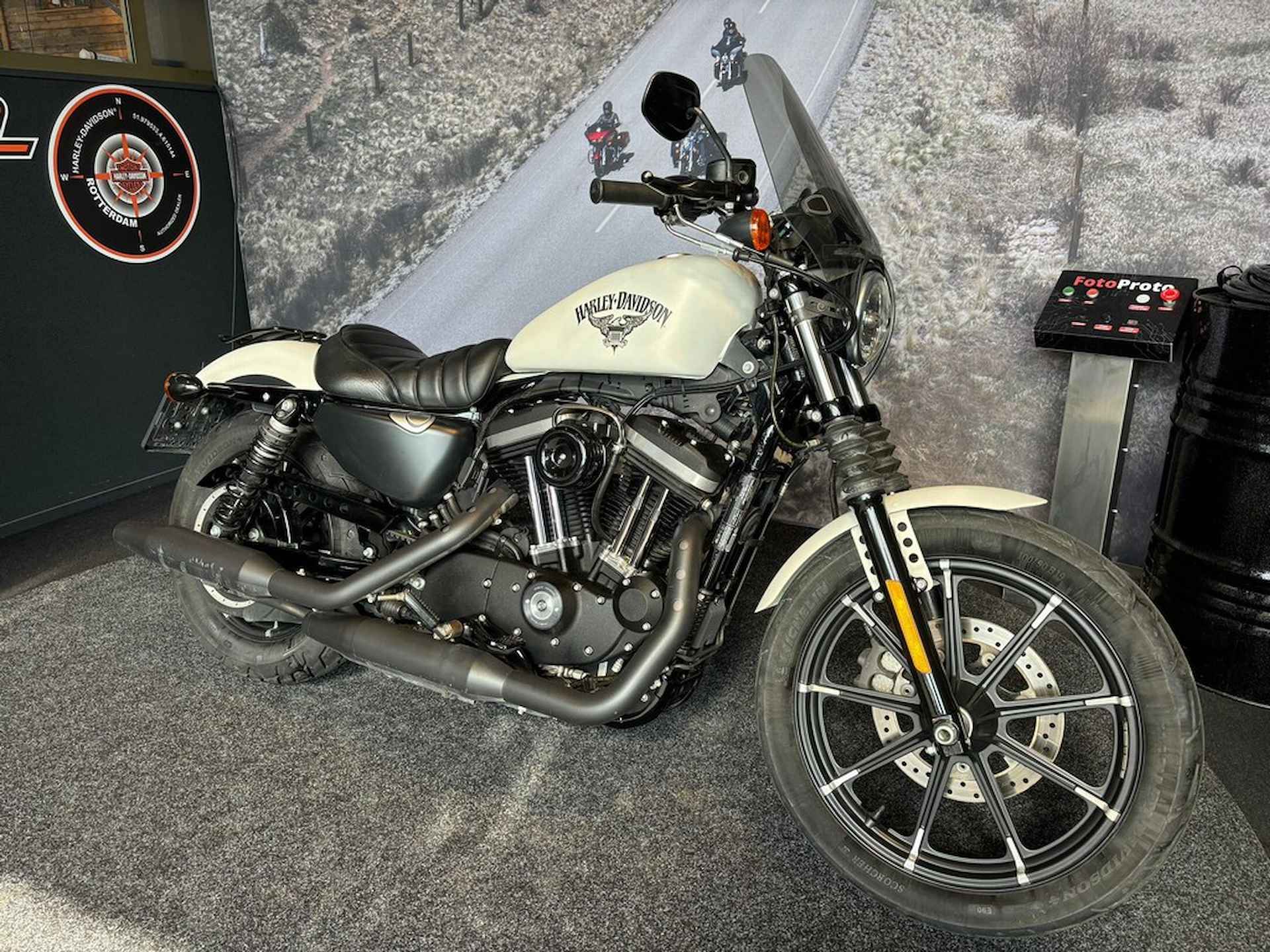 Harley-Davidson XL883N Iron - 3/10