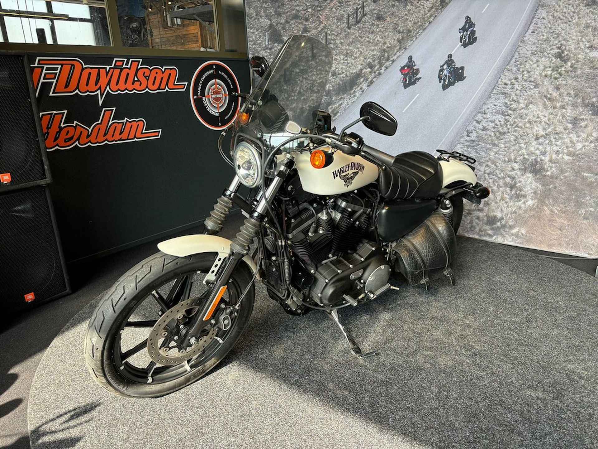 Harley-Davidson XL883N Iron - 4/10