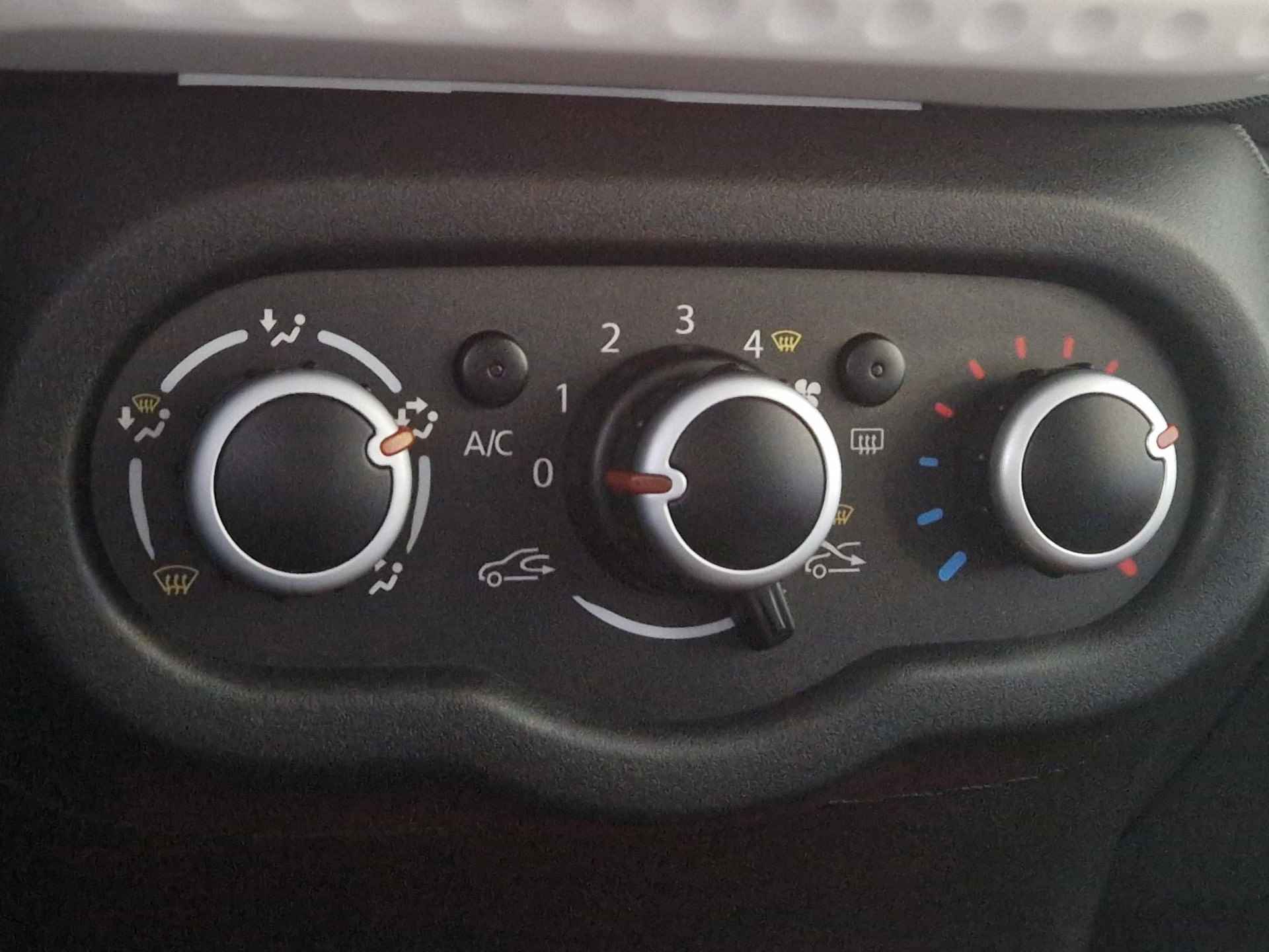 Renault Twingo 1.0 SCe Collection AIRCONDITIONING | CRUISE CONTROL | STRIPING | ACHTERSPOILER - 15/18