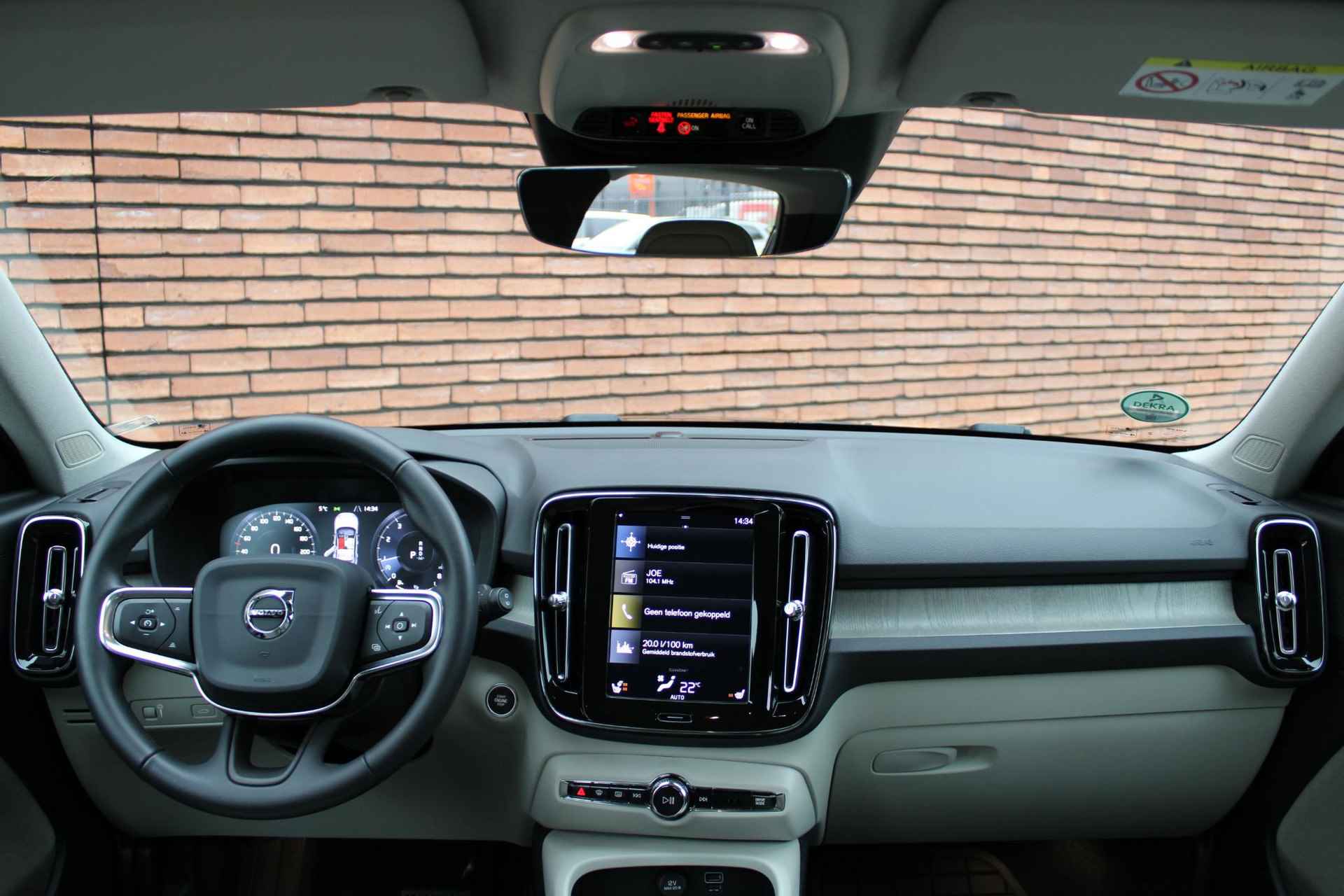 Volvo XC40 T3 AUT8 163PK Inscription, Achteruitrijcamera, Stuurwiel Verwarmd, Electronic Climate Control, Parkeersensoren, Achterbank Verwarmd, High Performance Audio, Panoramadak, LED Mistlampen, Navigatiesysteem, Rijstrooksensor Met Correctie, Verwarmbare Voorruit, Lederen Bekleding - 4/19