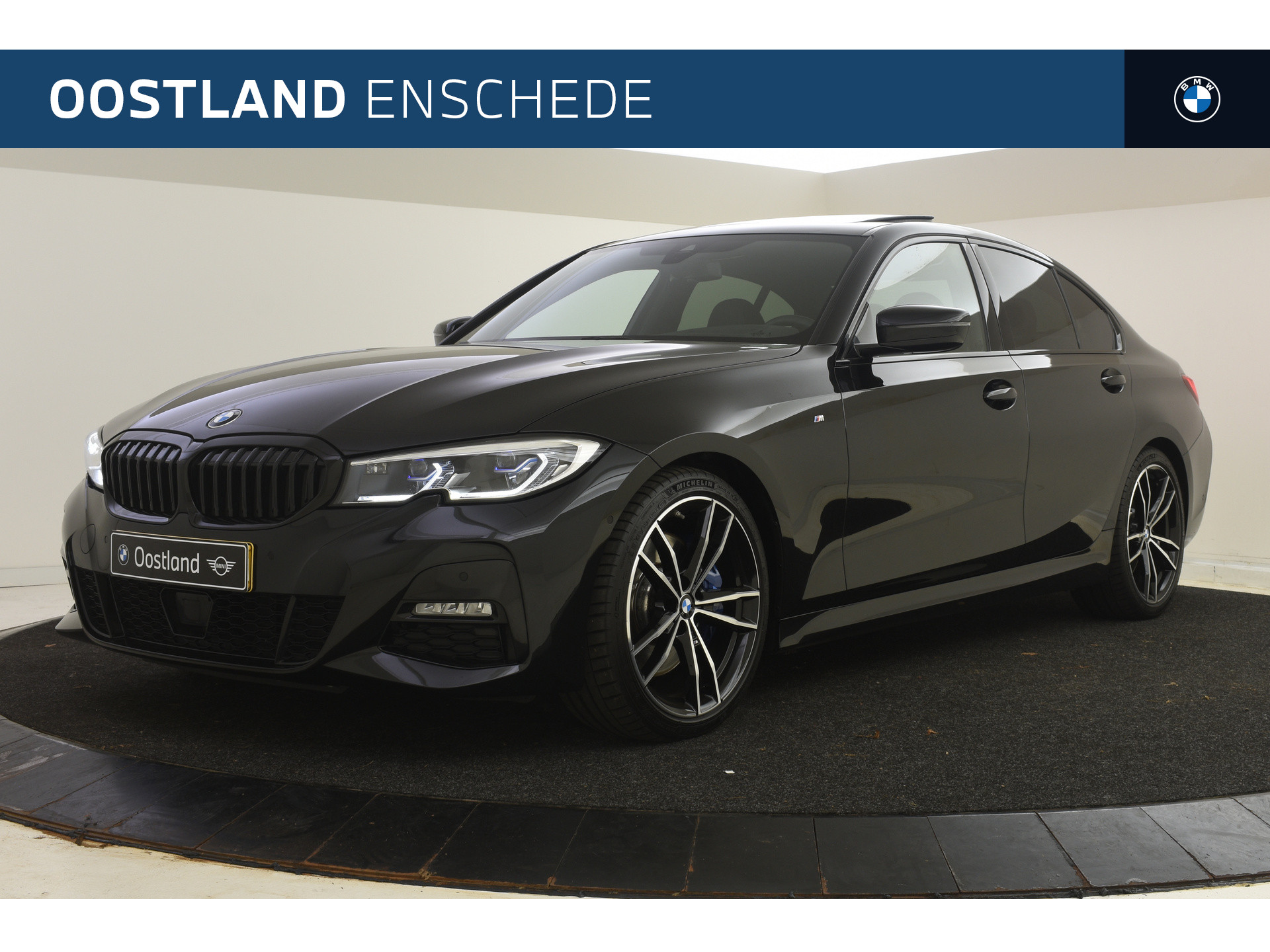 BMW 3-serie 330i High Executive M Sport Automaat / Schuif-kanteldak / Trekhaak / Laserlicht / Sportstoelen / Adaptief M onderstel / Stoelverwarming voor + achter