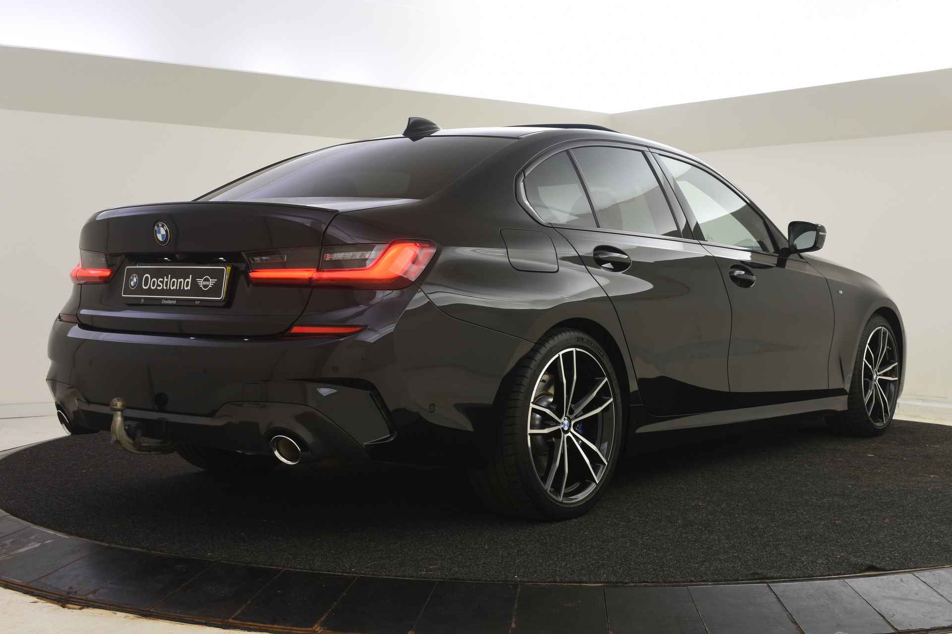 BMW 3-serie 330i High Executive M Sport Automaat / Schuif-kanteldak / Trekhaak / Laserlicht / Sportstoelen / Adaptief M onderstel / Stoelverwarming voor + achter - 3/58