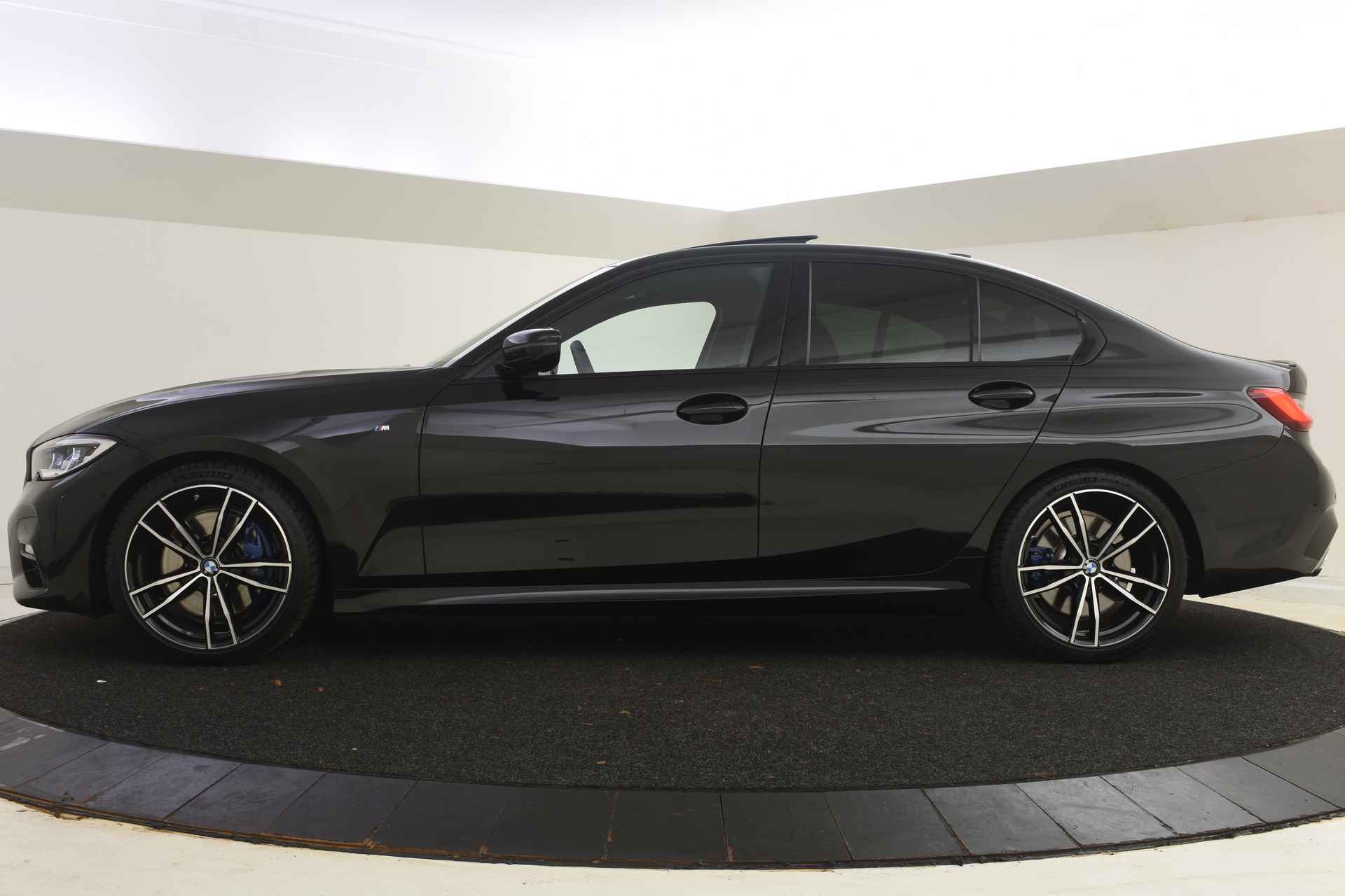 BMW 3-serie 330i High Executive M Sport Automaat / Schuif-kanteldak / Trekhaak / Laserlicht / Sportstoelen / Adaptief M onderstel / Stoelverwarming voor + achter - 5/58