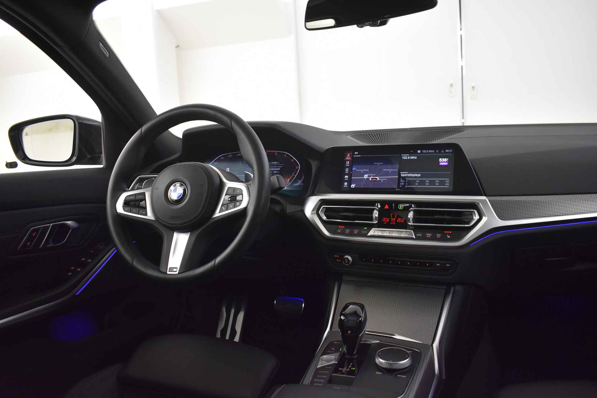 BMW 3-serie 330i High Executive M Sport Automaat / Schuif-kanteldak / Trekhaak / Laserlicht / Sportstoelen / Adaptief M onderstel / Stoelverwarming voor + achter - 18/58