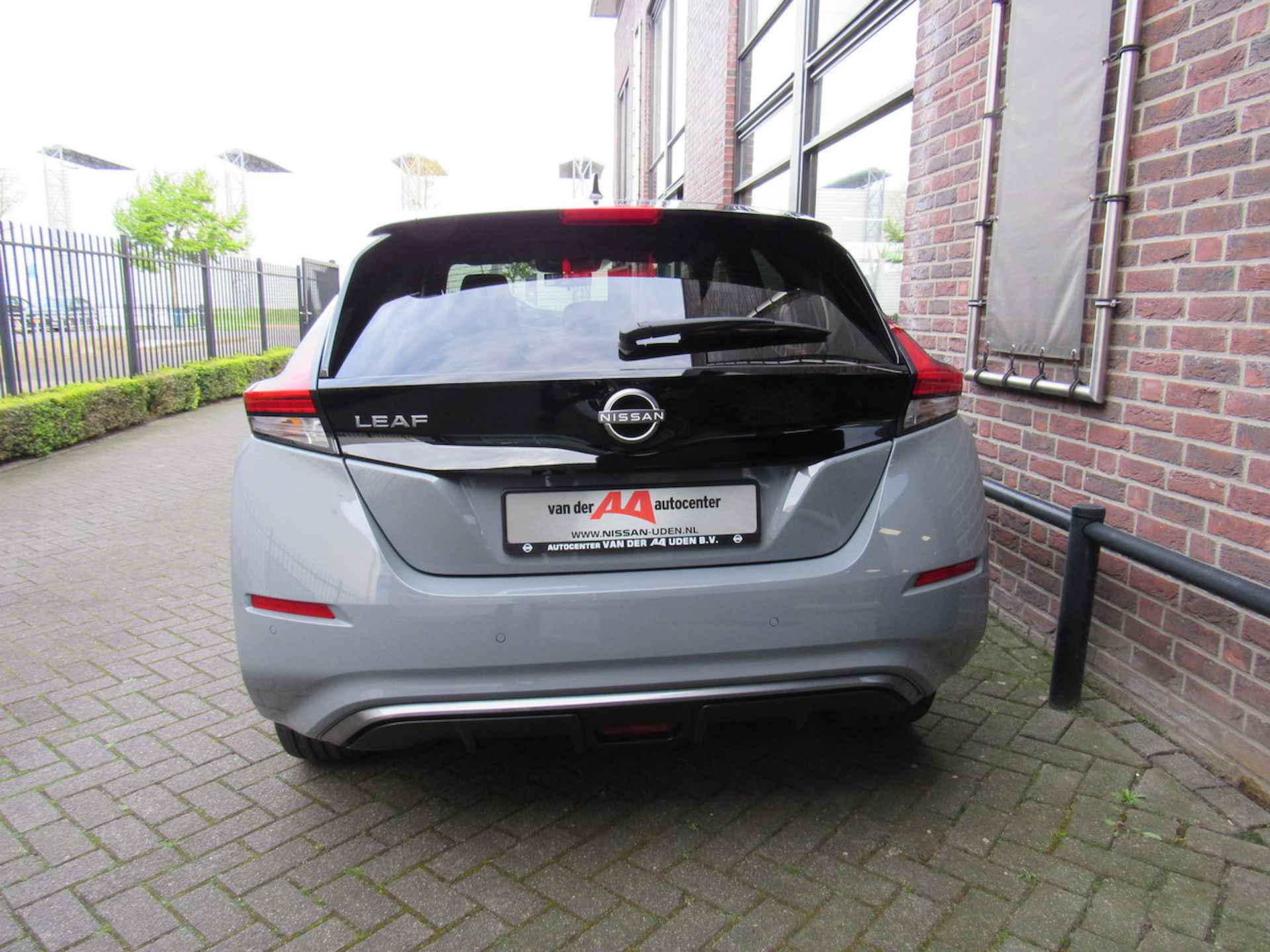 Nissan Leaf Electric e+ 59kWh Tekna Navigatie / Subsidie van € 2000 mogelijk/Apple carplay /Android Auto / Climate Control / Bose geluid /Stoelverwarming - 9/36