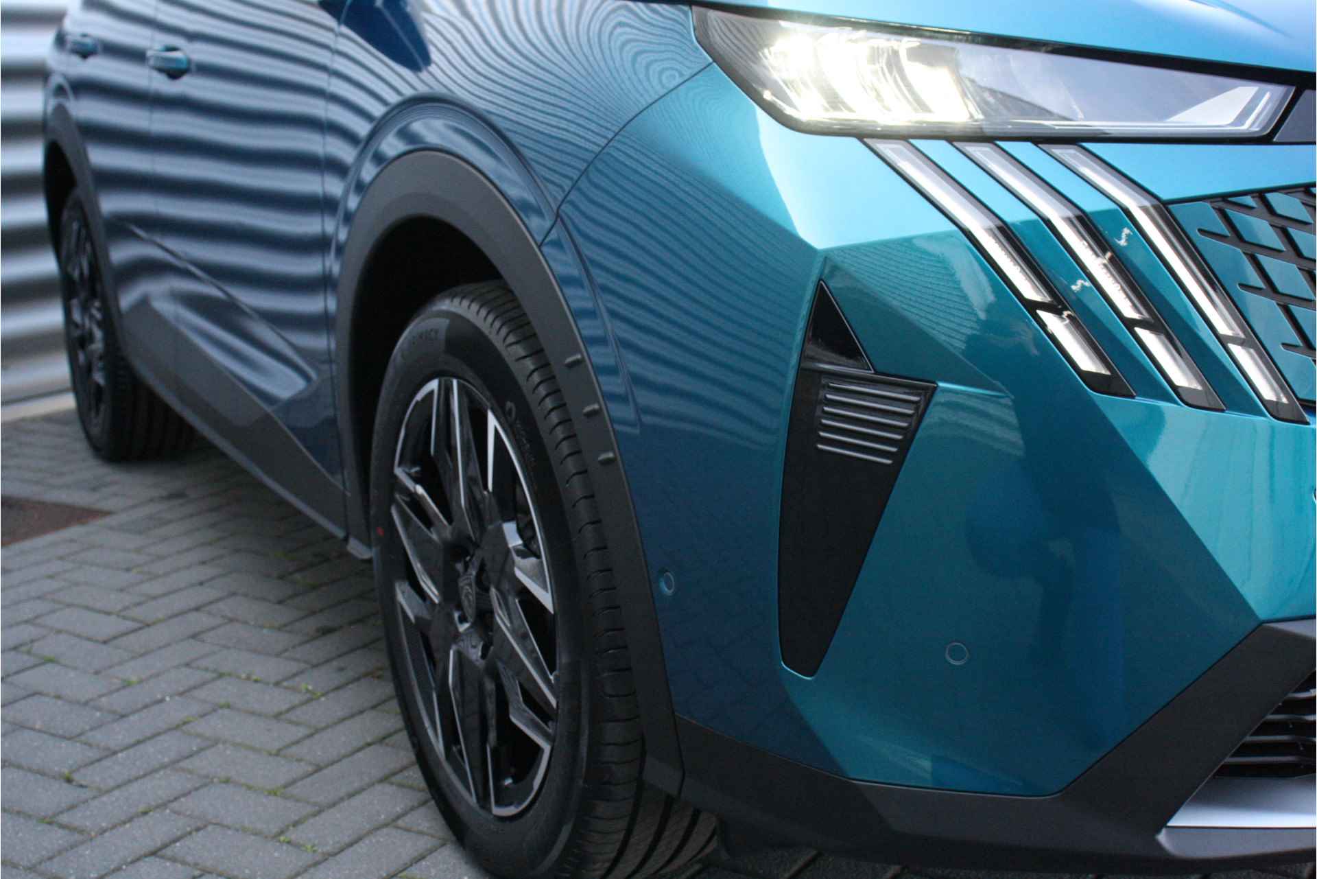 Peugeot 3008 1.2 HYBRID 136PK ALLURE / NAVI / LEDER / CLIMA / LED / PDC / 18" LMV / 360° CAMERA / KEYLESS / ADAPT. CRUISE / DIRECT LEVERBAAR - 16/42