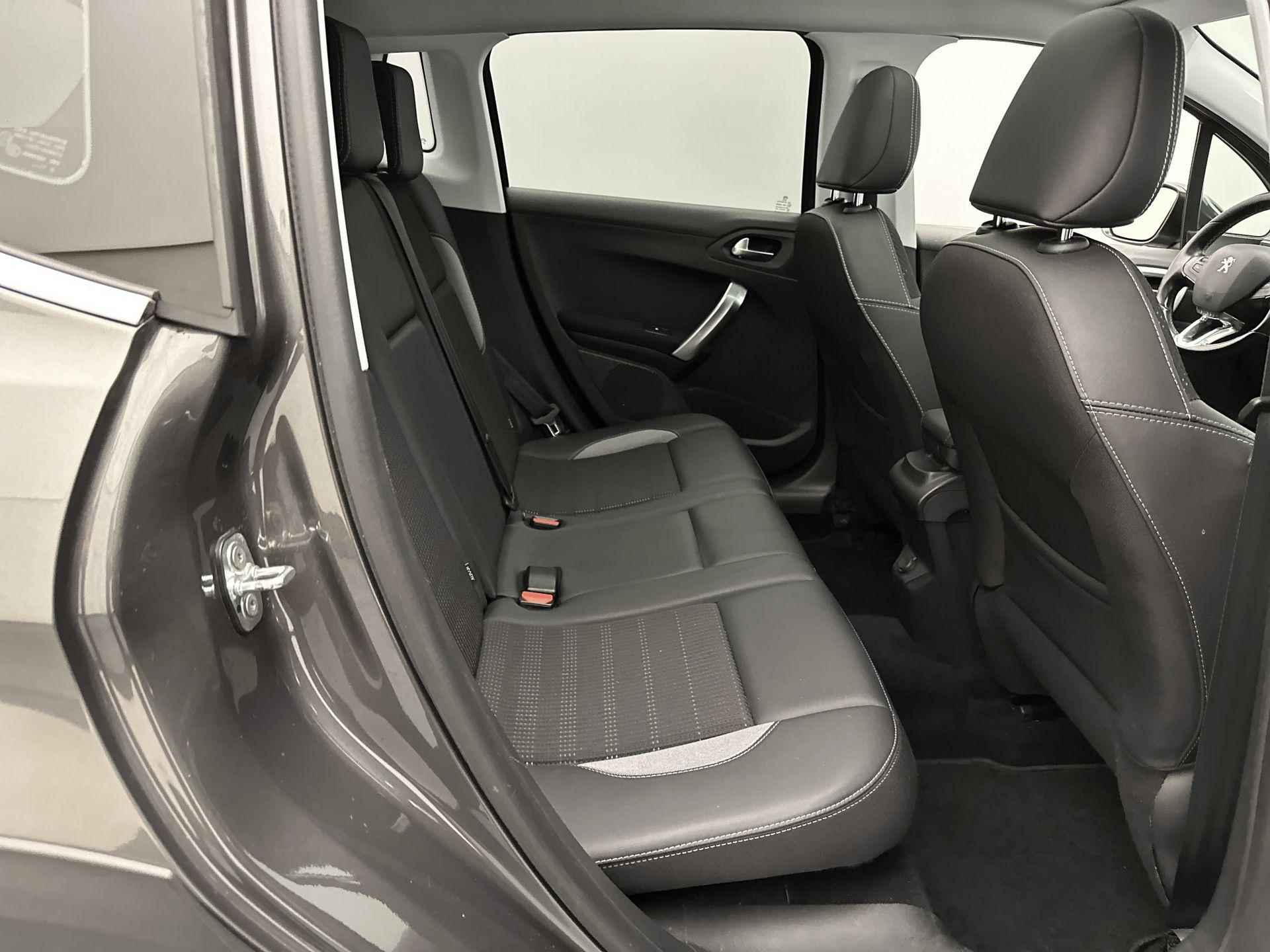 Peugeot 2008 SUV Allure 110pk | Navigatie | Achteruitrijcamera | Panoramadak | Climate Control | Parkeersensoren | Cruise Control | Apple Carplay / Android Auto | Bluetooth | DAB+ radio | 16" lichtmetalen velgen | - 15/33