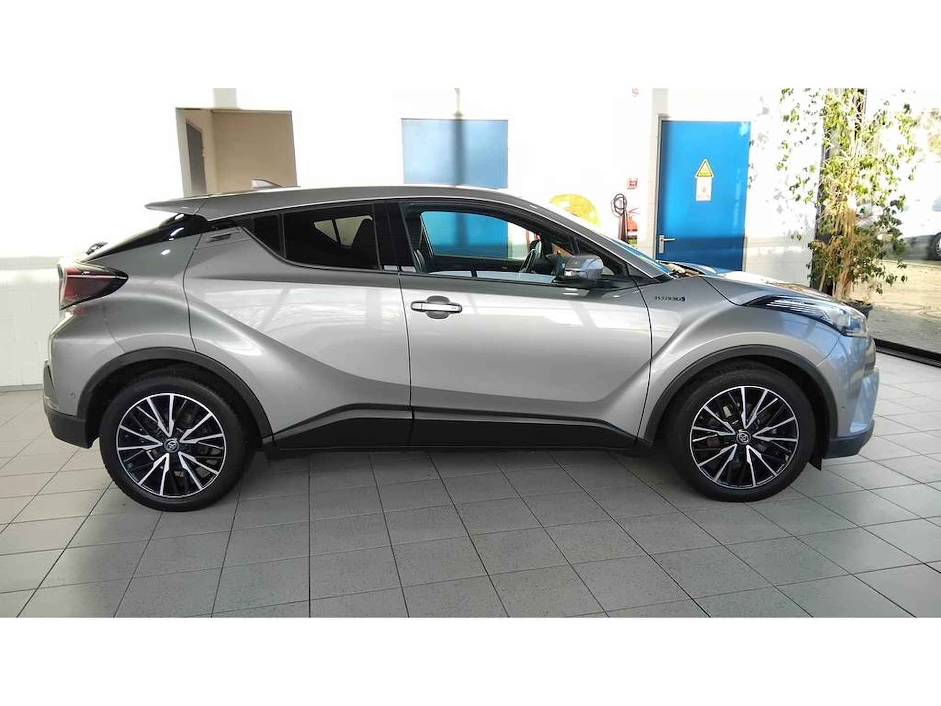 Toyota C-HR 1.8 Premium Trekhaak Navi JBL Dodehoek - 2/26