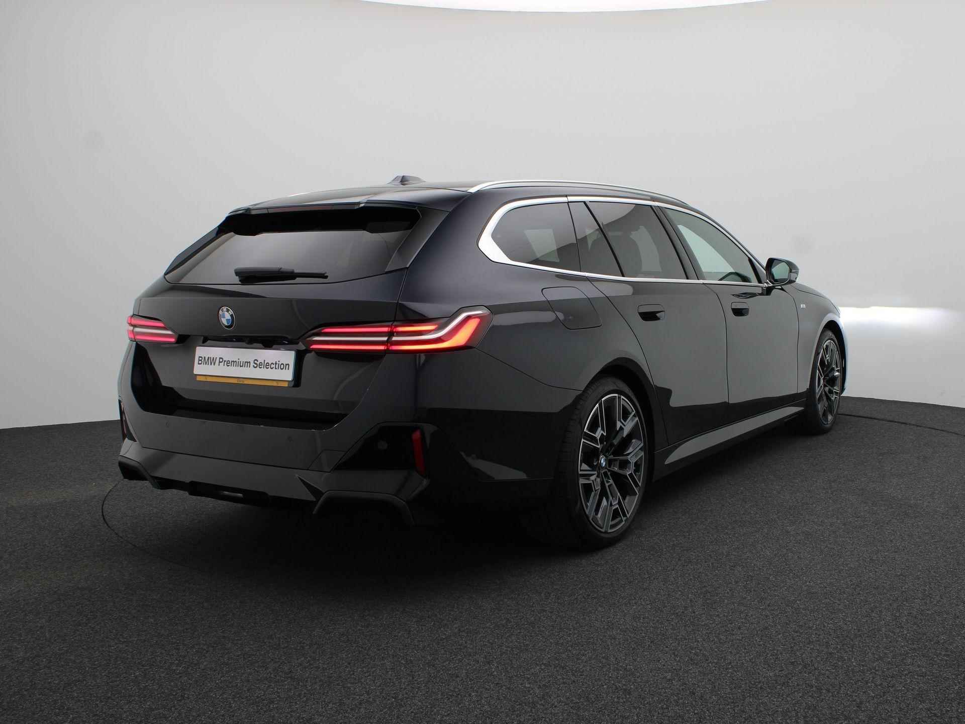 BMW 5 Serie Touring 520d xDrive M Sportpakket | Innovation Pack | Travel Pack | Comfort Pack | Adaptief Onderstel Professional | Trekhaak |  Panoramadak | - 2/28